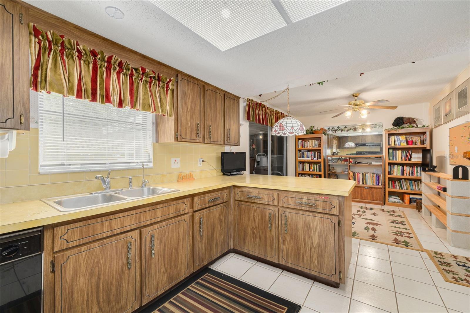 1401 CARA DR #1401, LARGO, FL, 33771