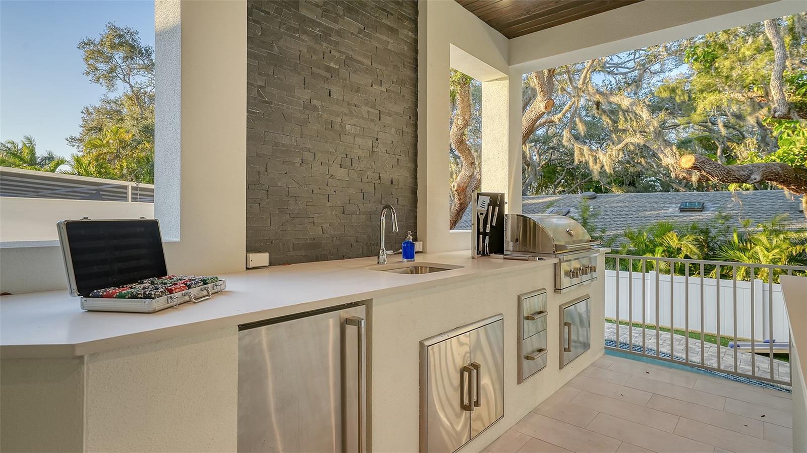 1537 SIESTA DR, SARASOTA, FL, 34239