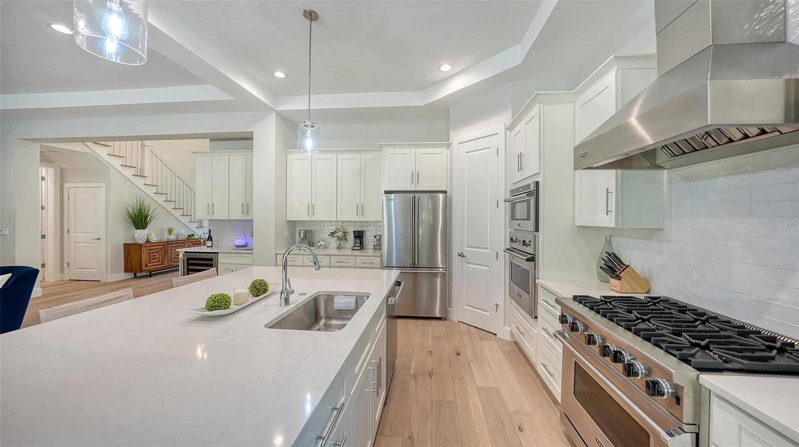 1537 SIESTA DR, SARASOTA, FL, 34239
