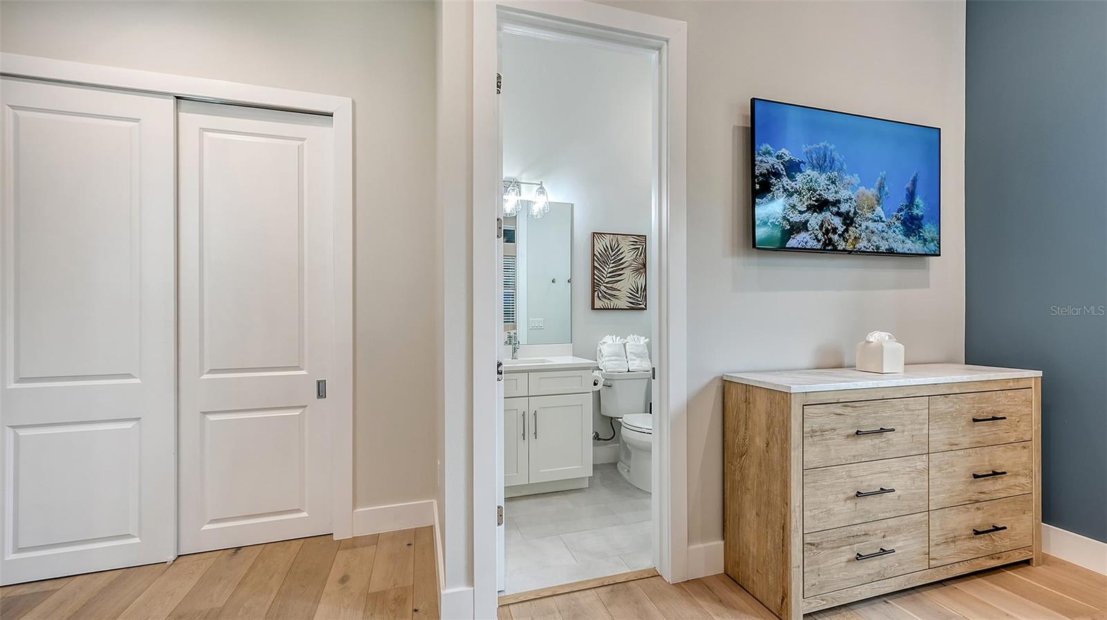 1537 SIESTA DR, SARASOTA, FL, 34239