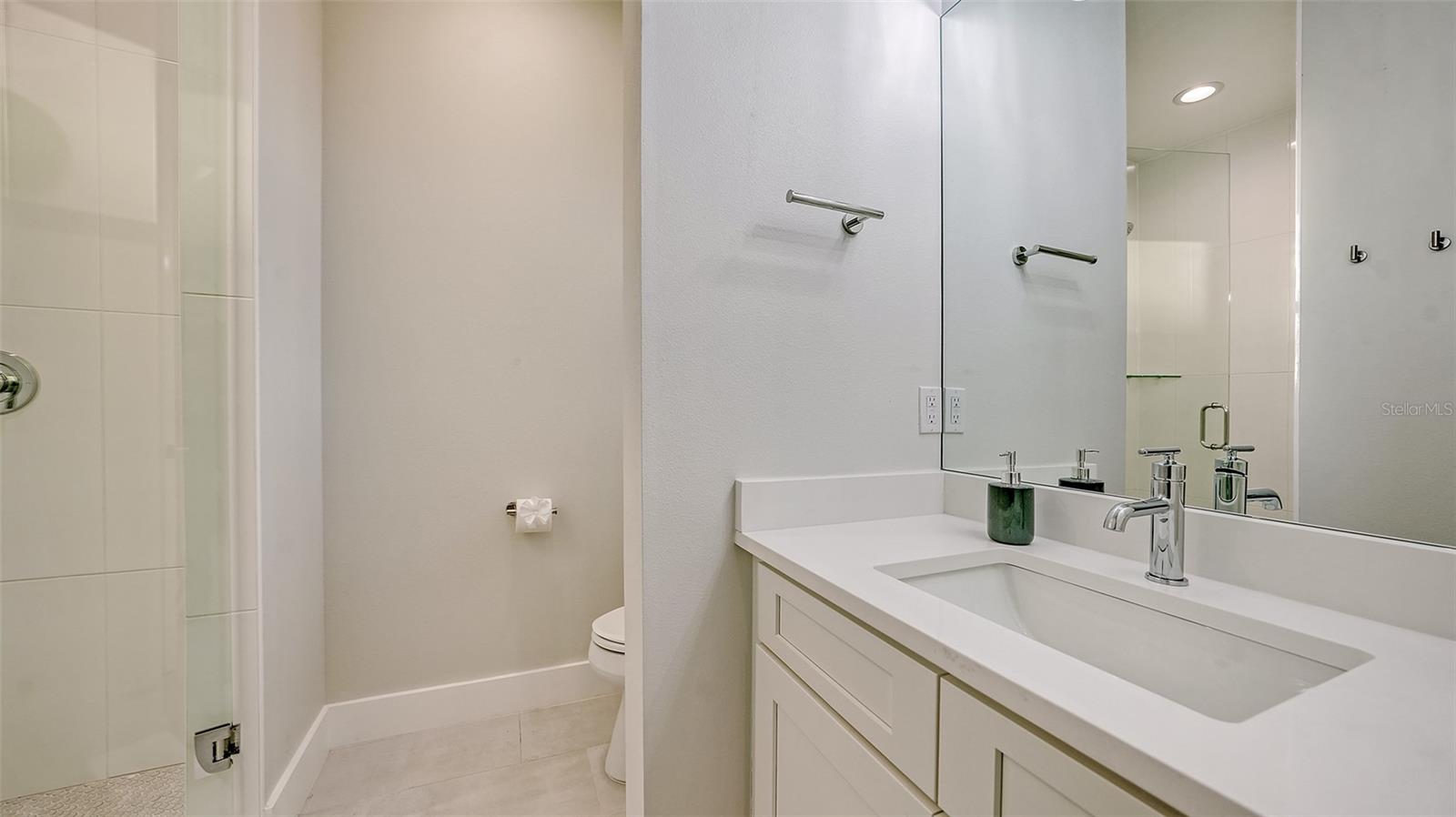 1537 SIESTA DR, SARASOTA, FL, 34239