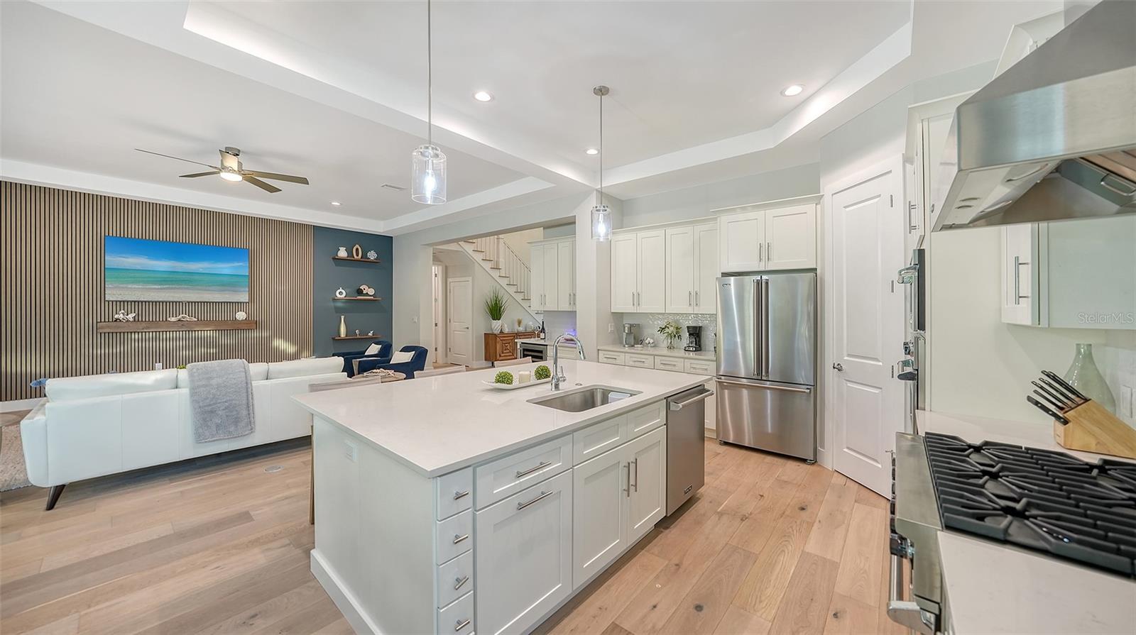 1537 SIESTA DR, SARASOTA, FL, 34239
