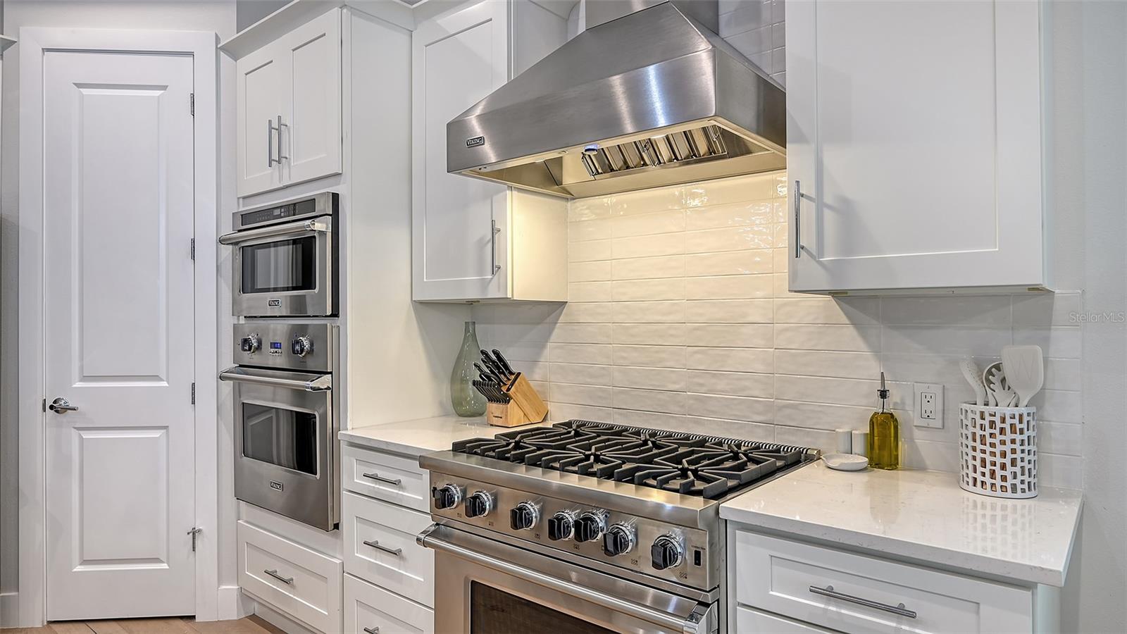 1537 SIESTA DR, SARASOTA, FL, 34239