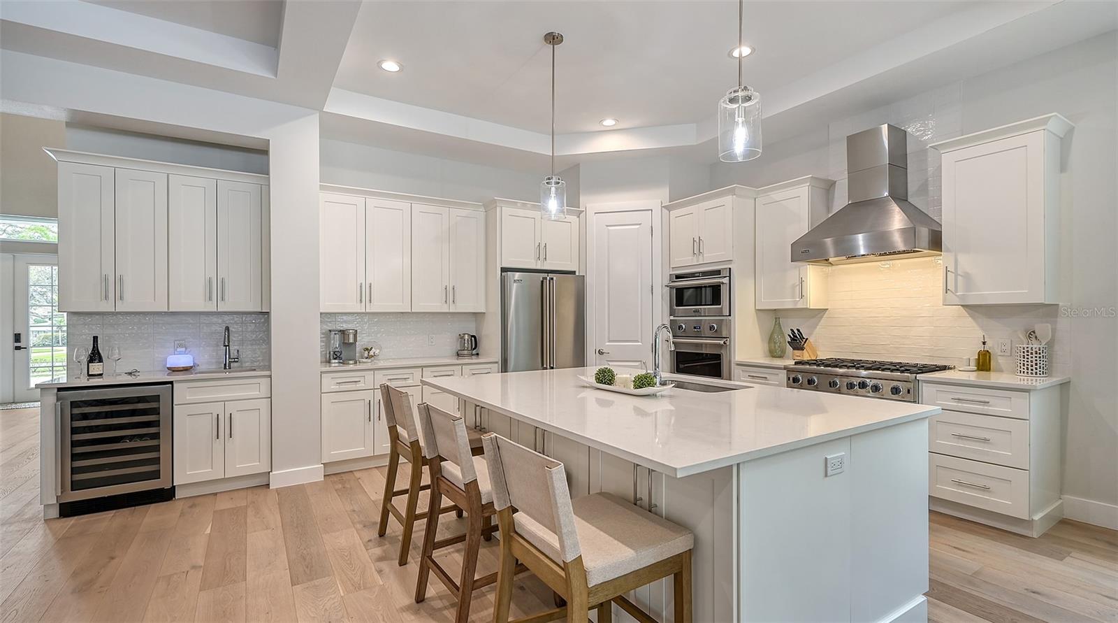 1537 SIESTA DR, SARASOTA, FL, 34239