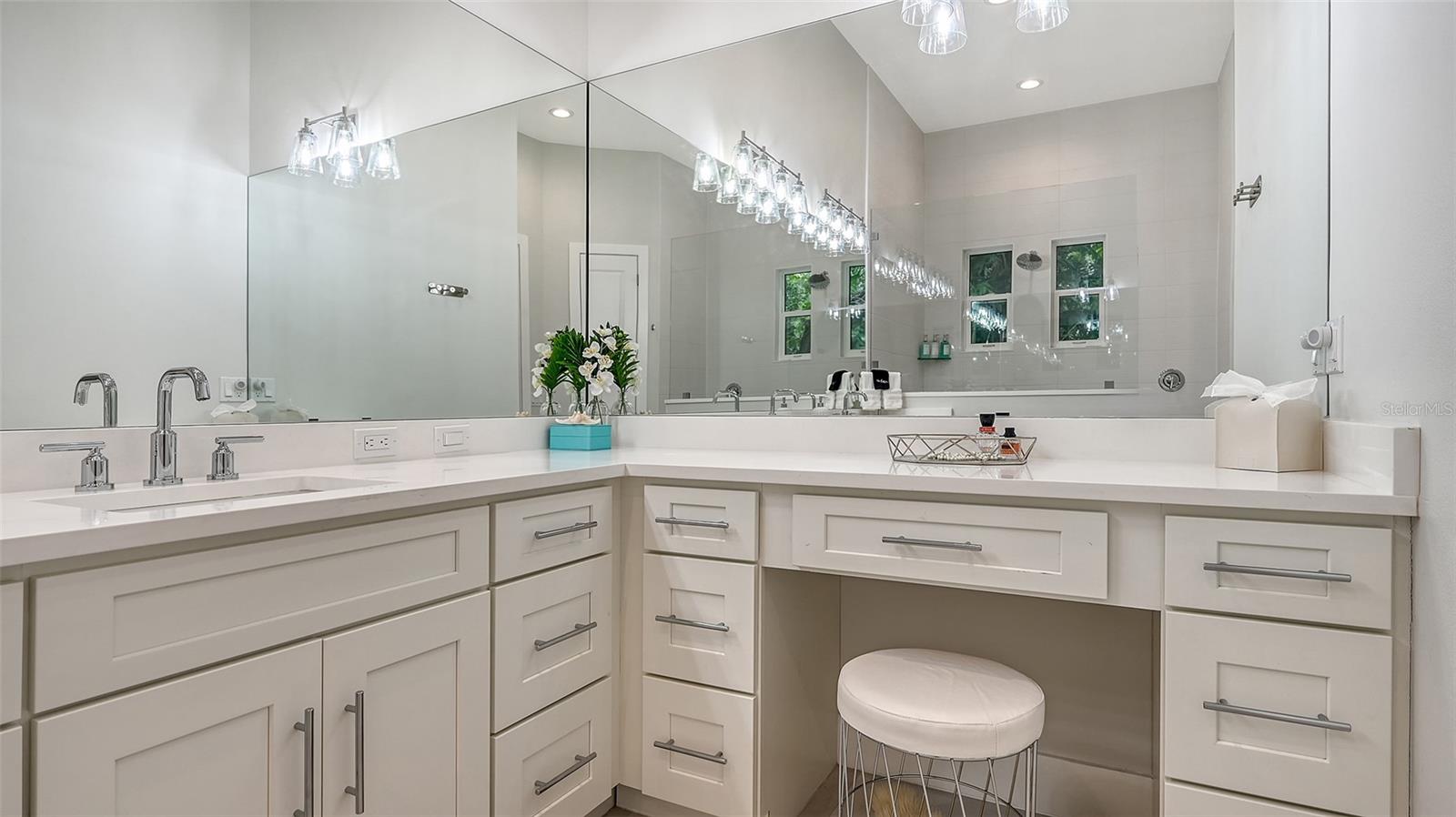 1537 SIESTA DR, SARASOTA, FL, 34239