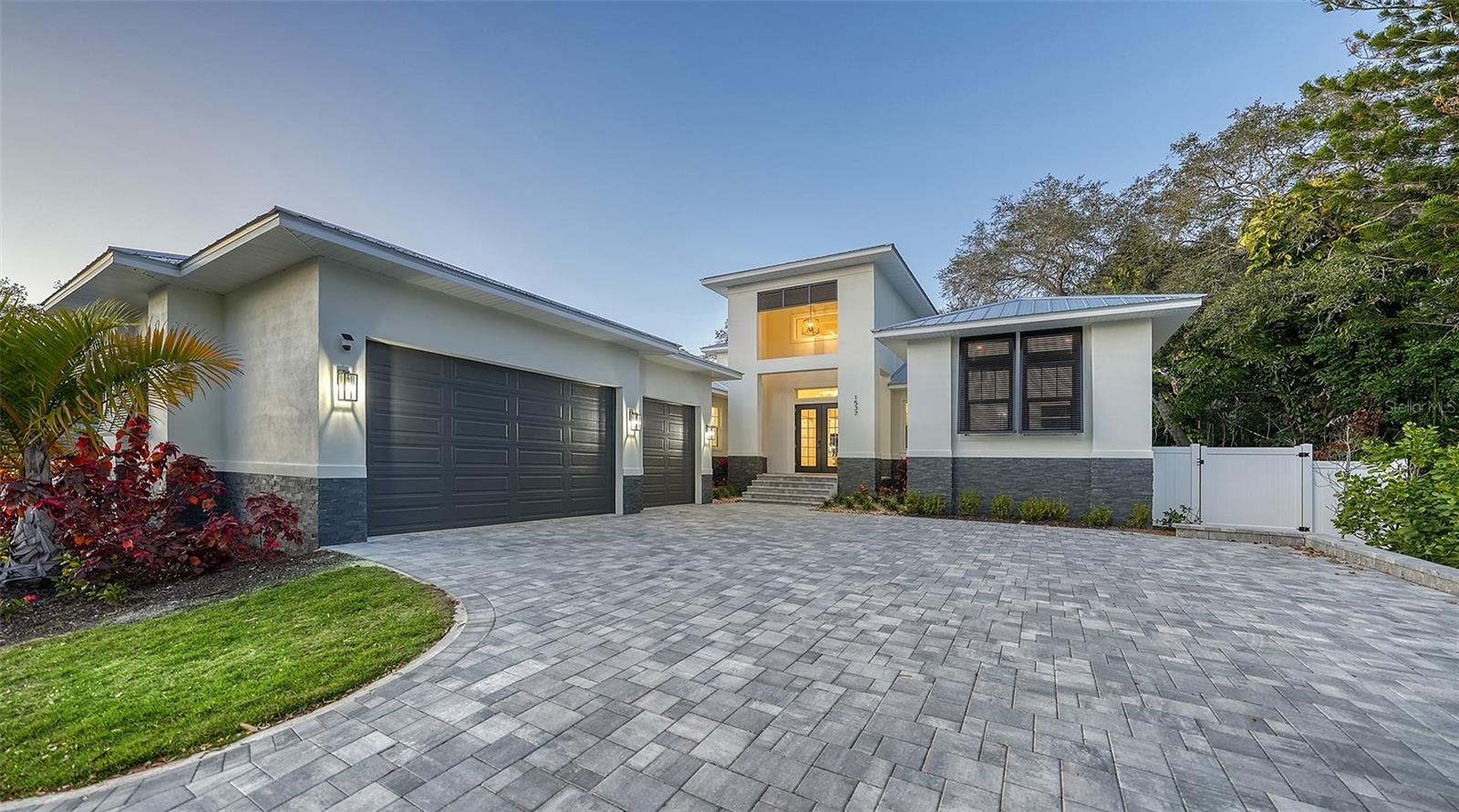 1537 SIESTA DR, SARASOTA, FL, 34239