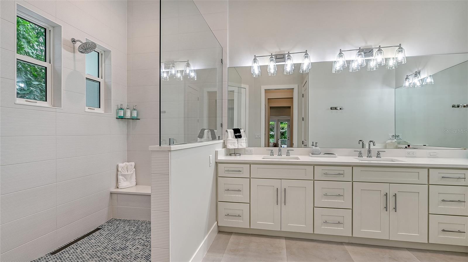 1537 SIESTA DR, SARASOTA, FL, 34239