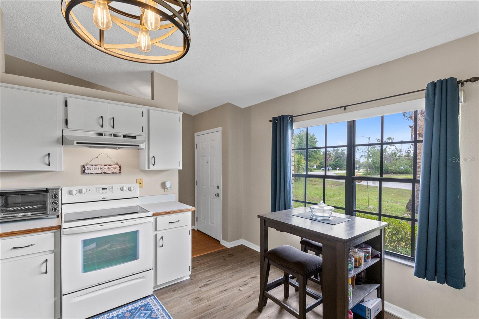 1098 LAMPLIGHTER AVE, DELTONA, FL, 32725