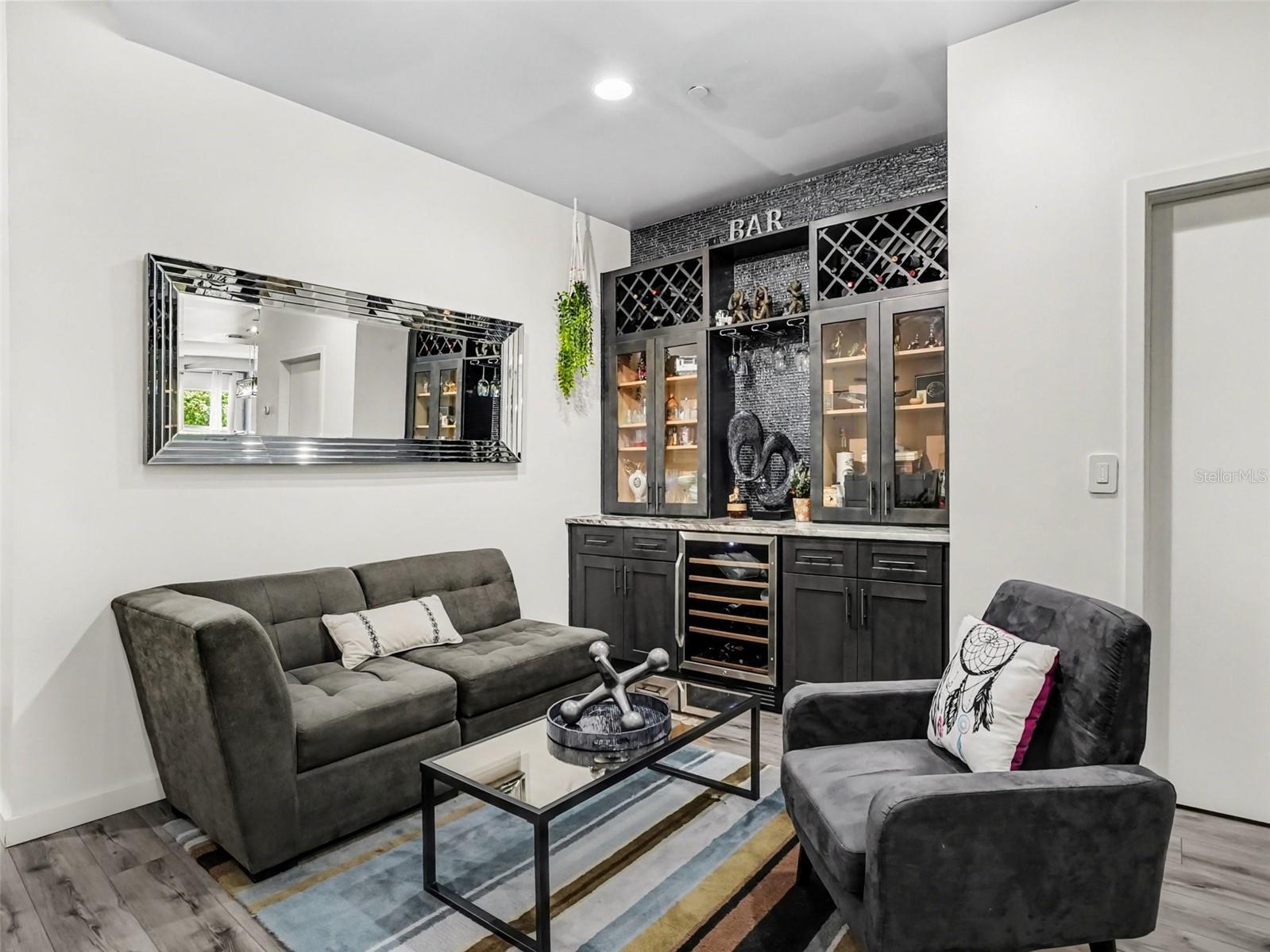 1 S EOLA DR #1, ORLANDO, FL, 32801