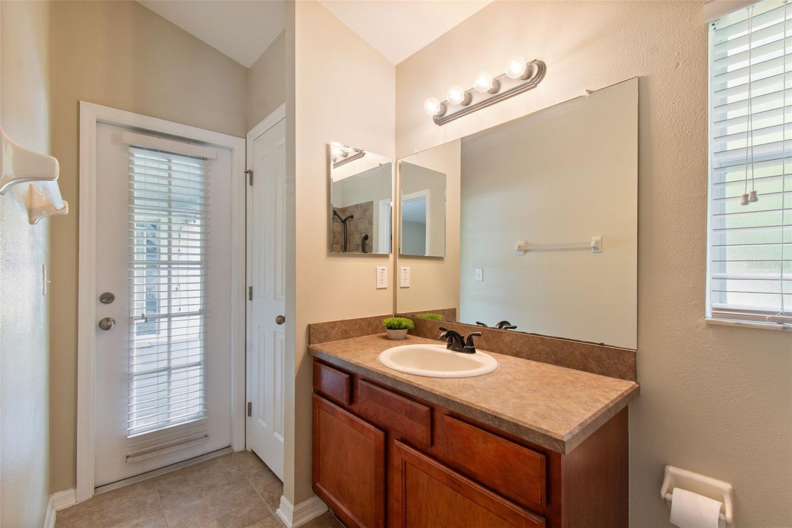 6736 PINE SPRINGS DR, WESLEY CHAPEL, FL, 33545
