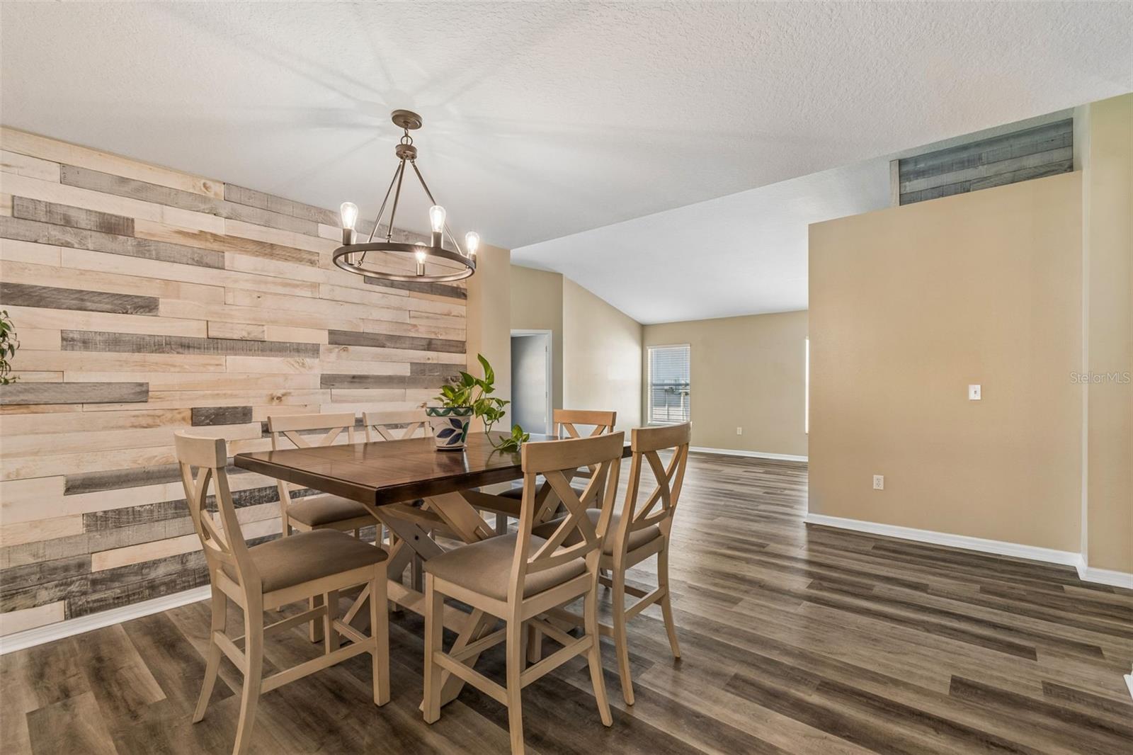 6736 PINE SPRINGS DR, WESLEY CHAPEL, FL, 33545