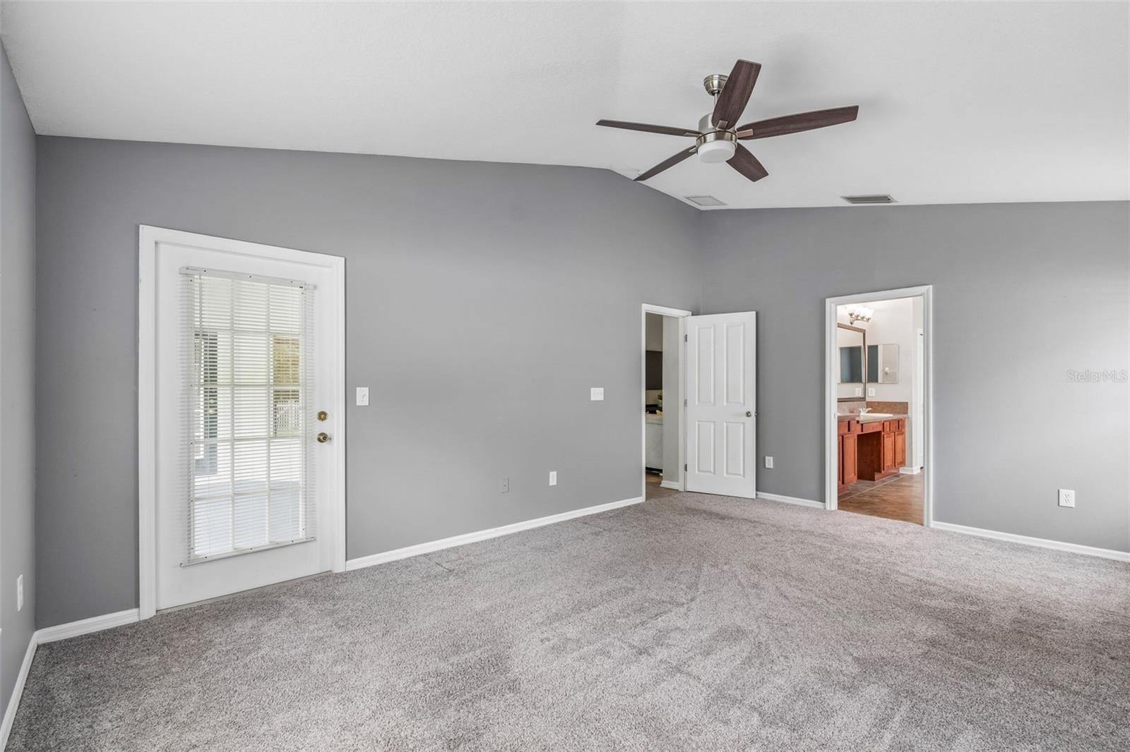 6736 PINE SPRINGS DR, WESLEY CHAPEL, FL, 33545