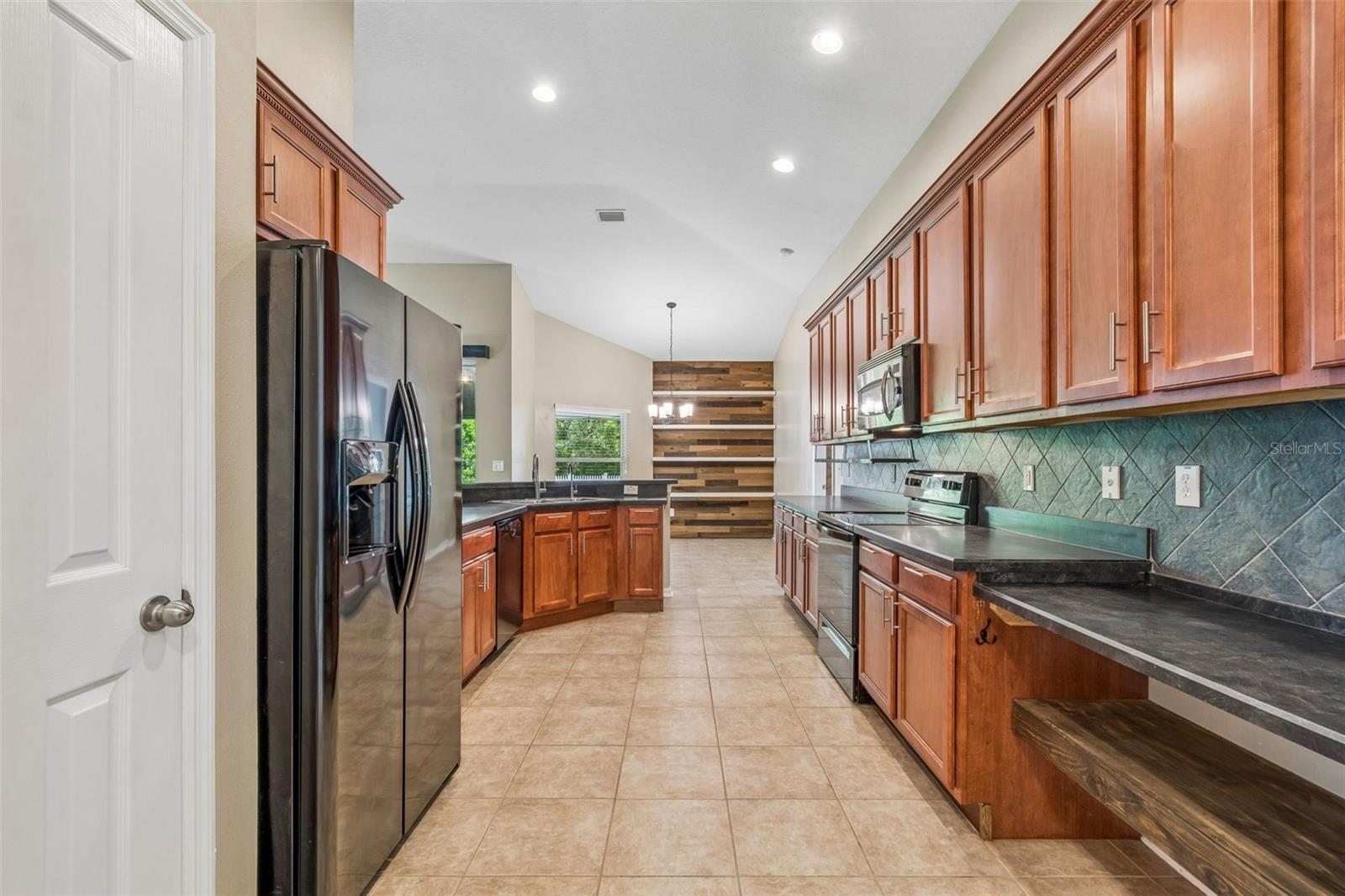 6736 PINE SPRINGS DR, WESLEY CHAPEL, FL, 33545