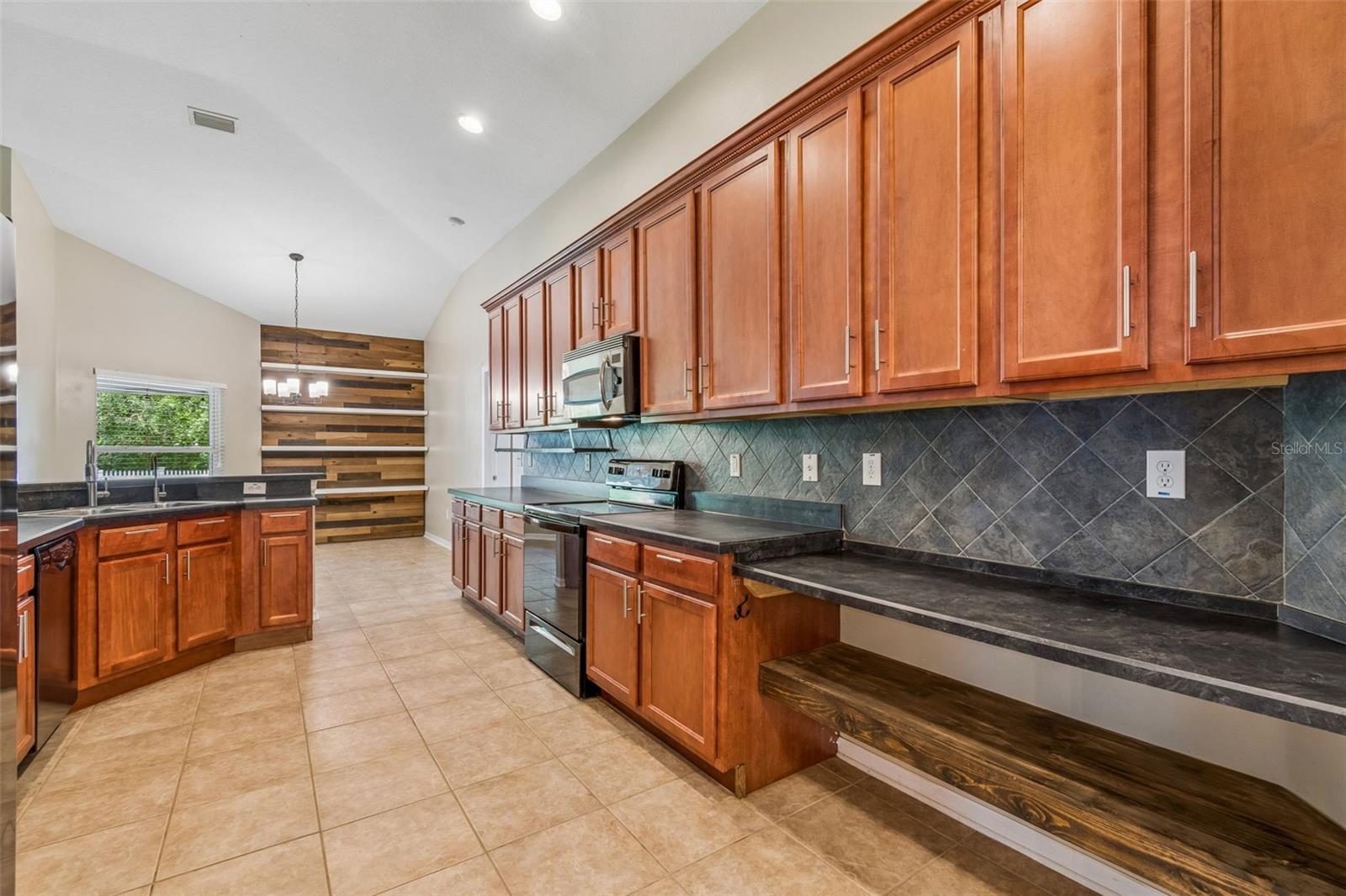 6736 PINE SPRINGS DR, WESLEY CHAPEL, FL, 33545