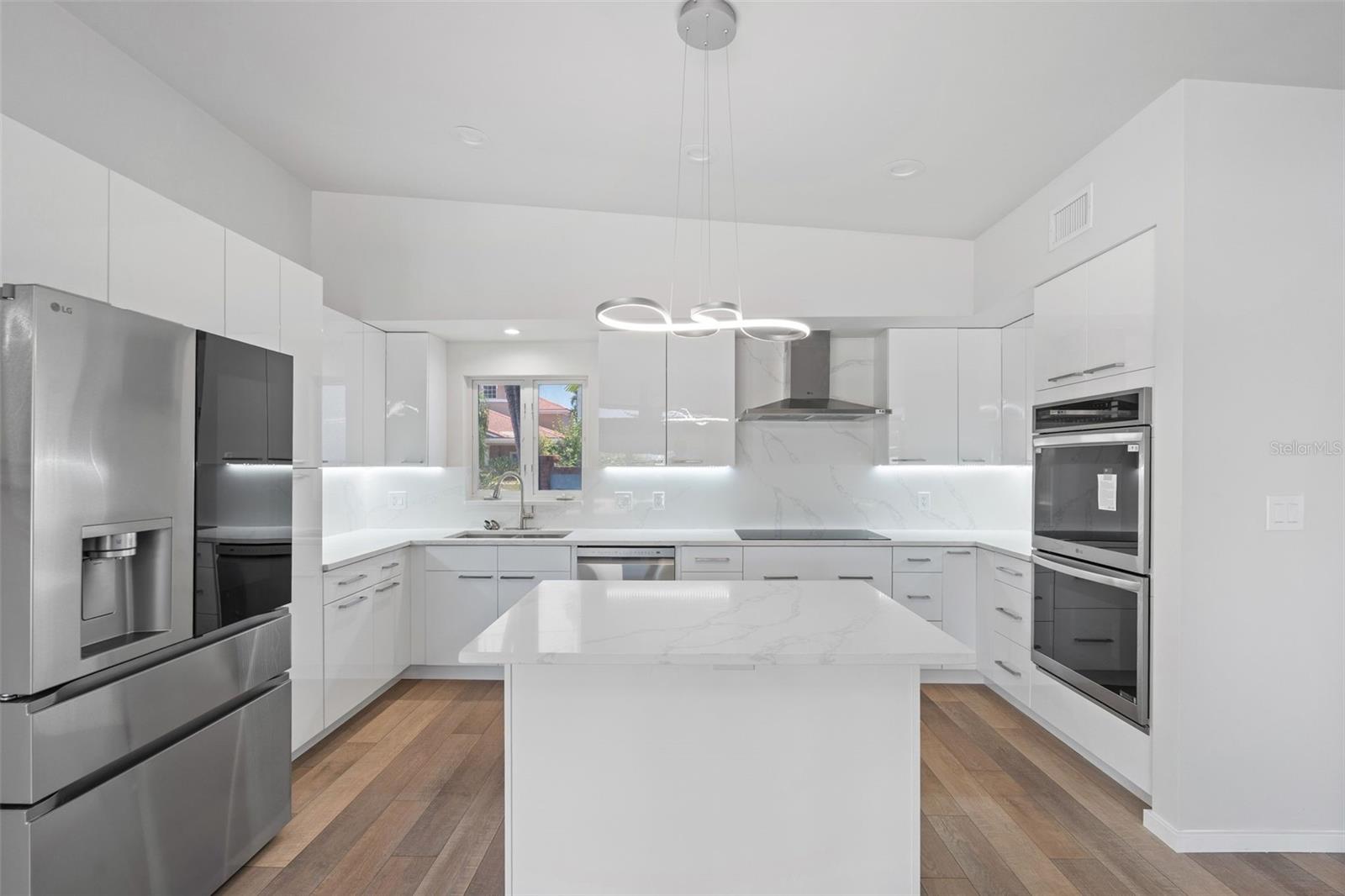 528 KEY ROYALE DR, HOLMES BEACH, FL, 34217