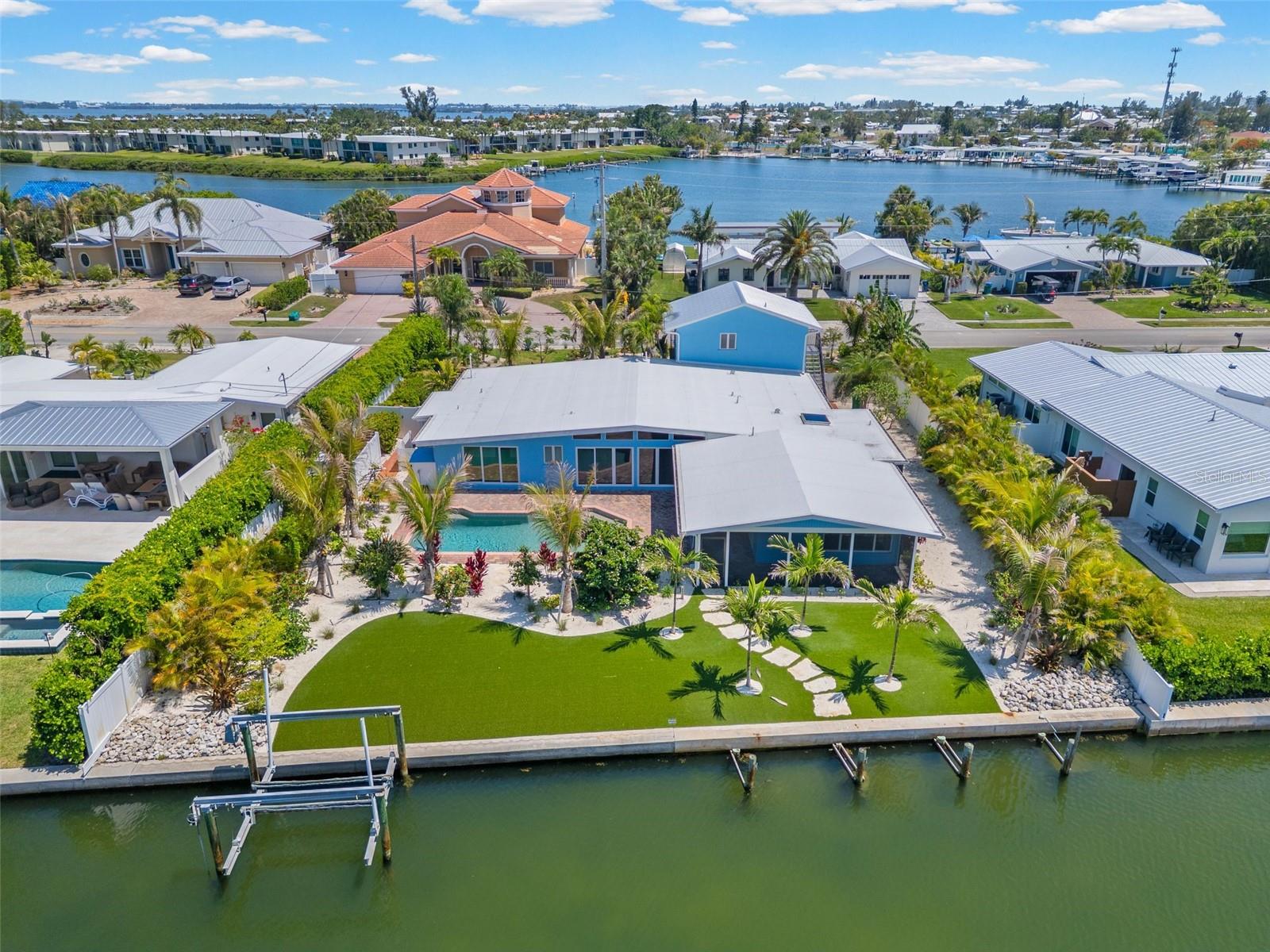 528 KEY ROYALE DR, HOLMES BEACH, FL, 34217