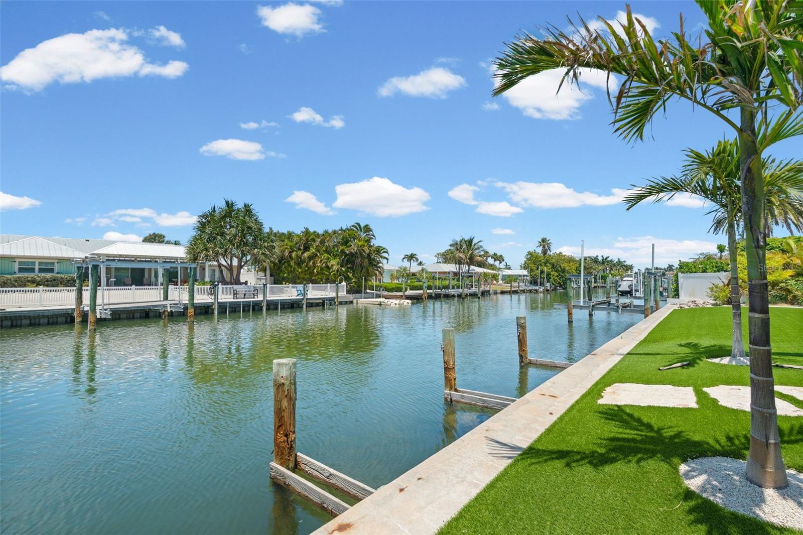 528 KEY ROYALE DR, HOLMES BEACH, FL, 34217