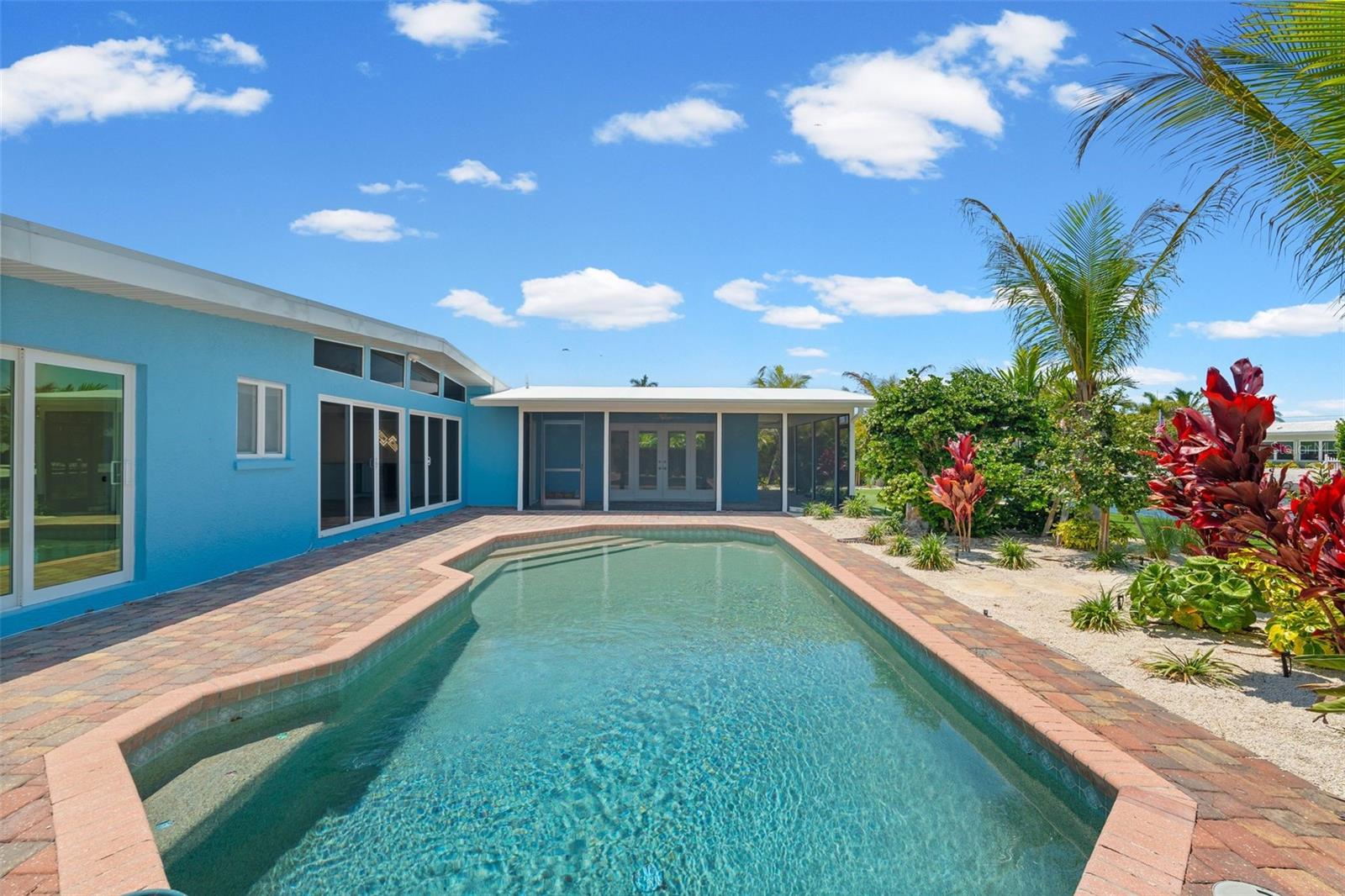 528 KEY ROYALE DR, HOLMES BEACH, FL, 34217