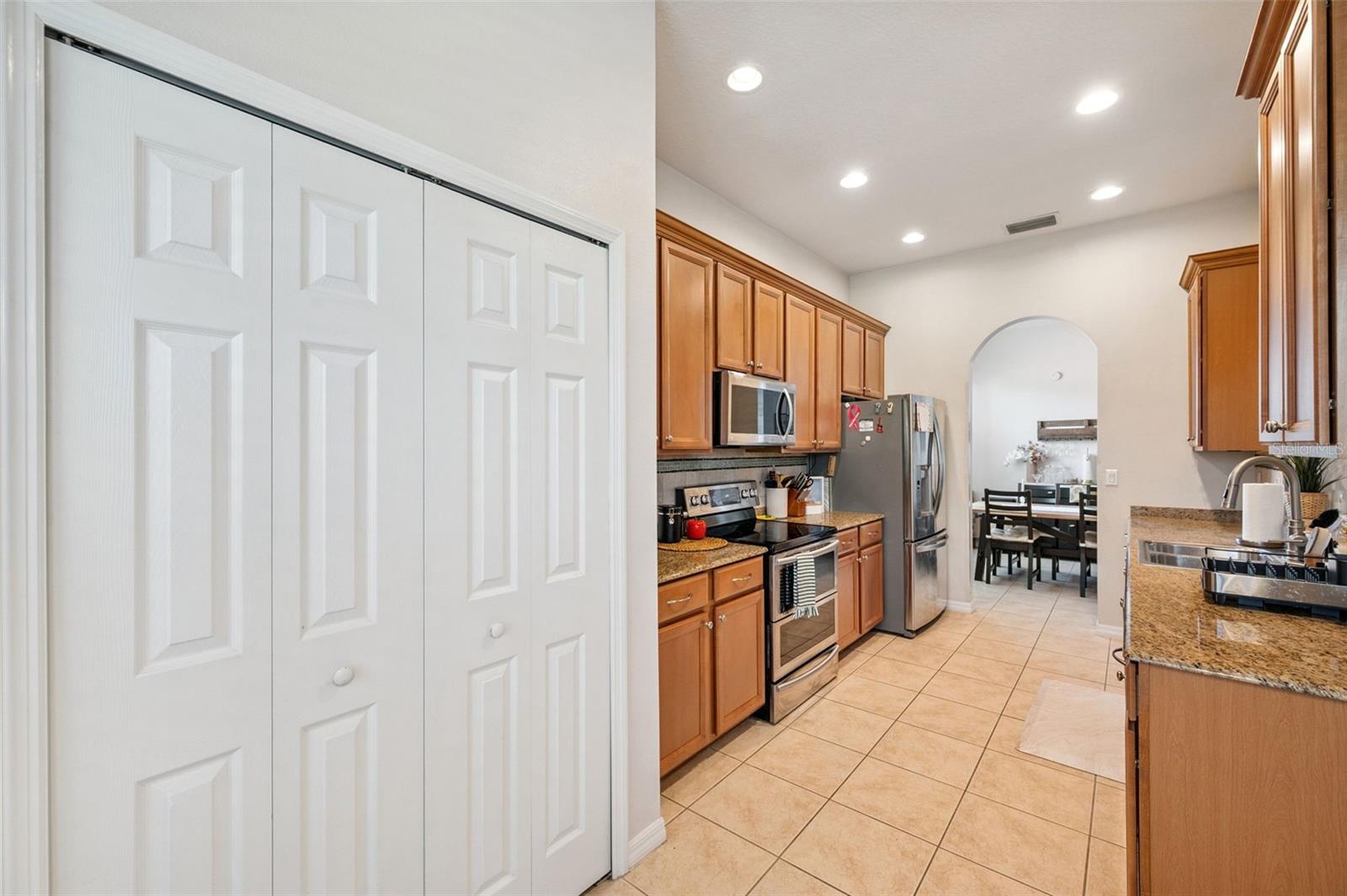 4641 ROLLING GREEN DR, WESLEY CHAPEL, FL, 33543