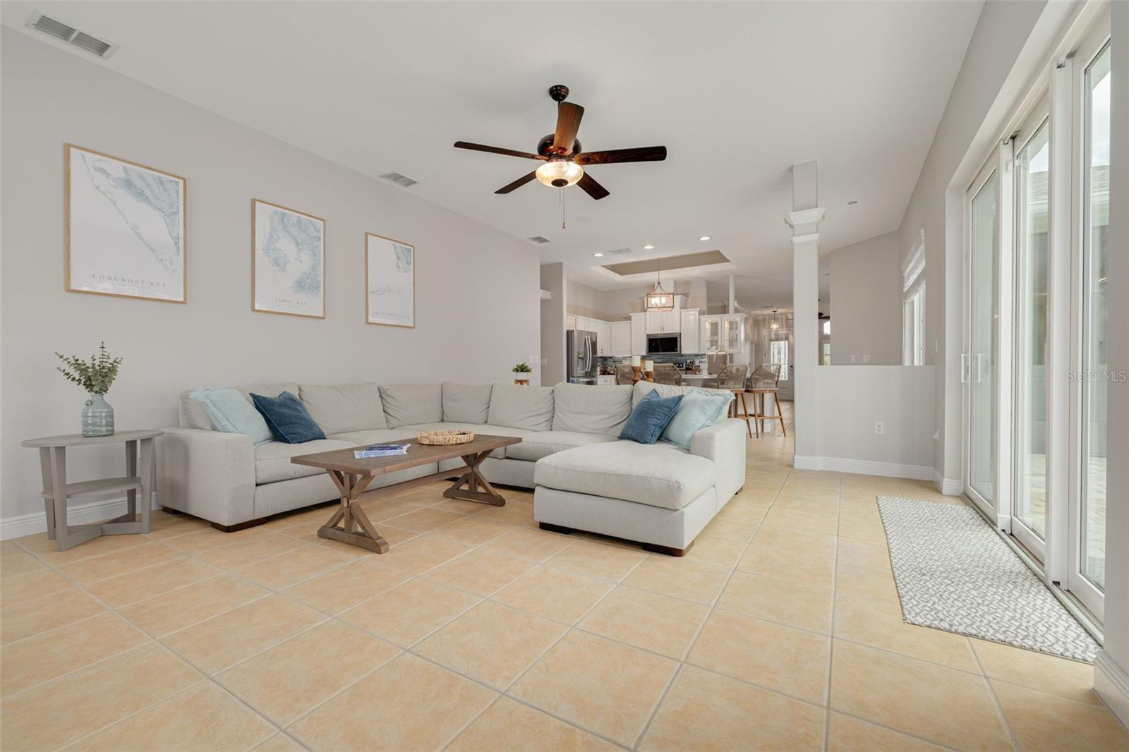 8253 WILD OAKS CIR, LARGO, FL, 33773