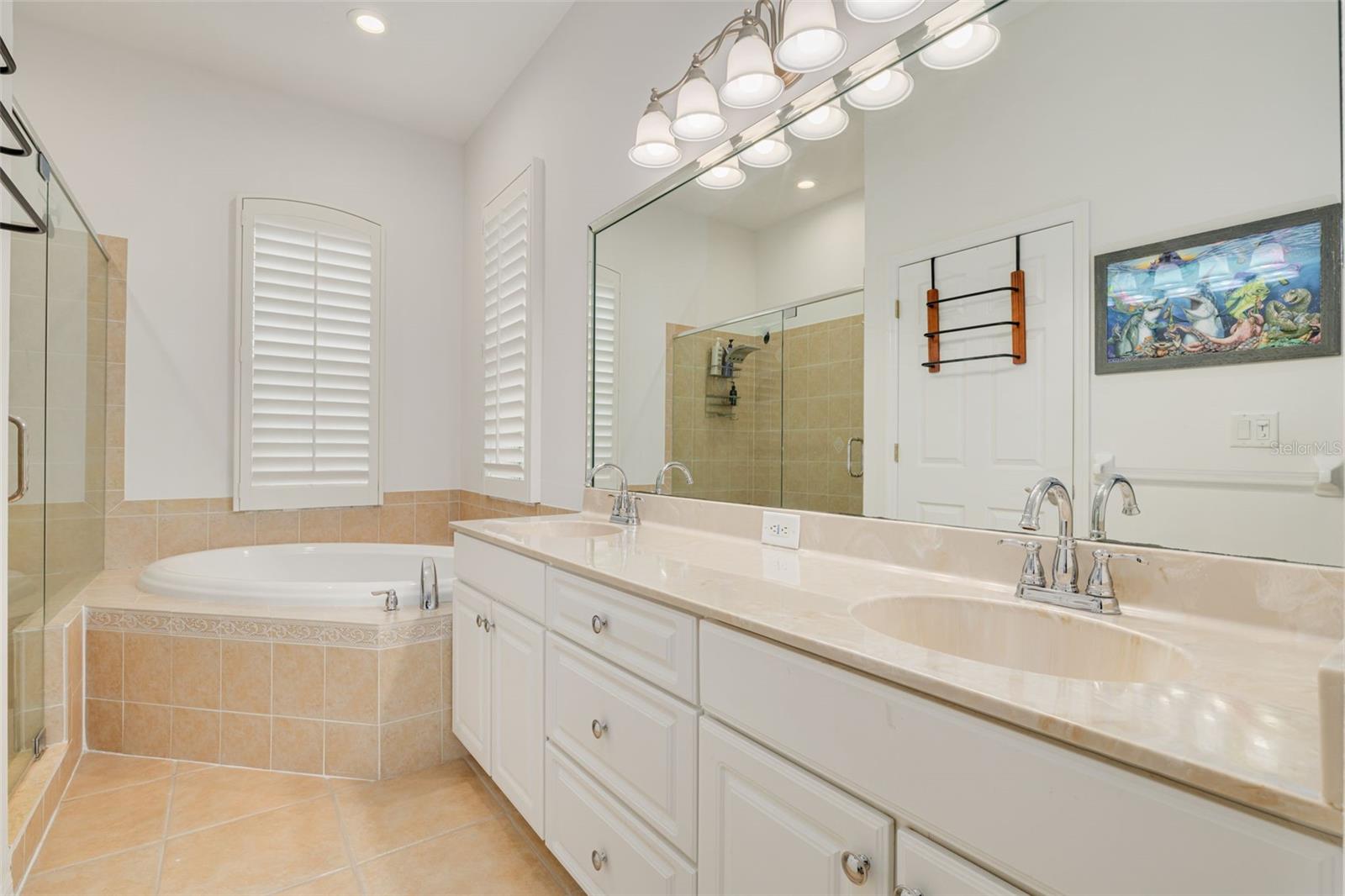8253 WILD OAKS CIR, LARGO, FL, 33773