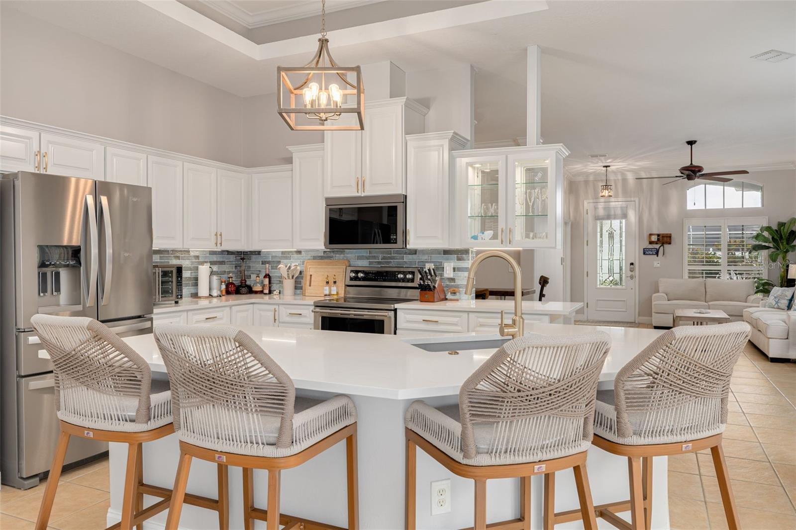 8253 WILD OAKS CIR, LARGO, FL, 33773