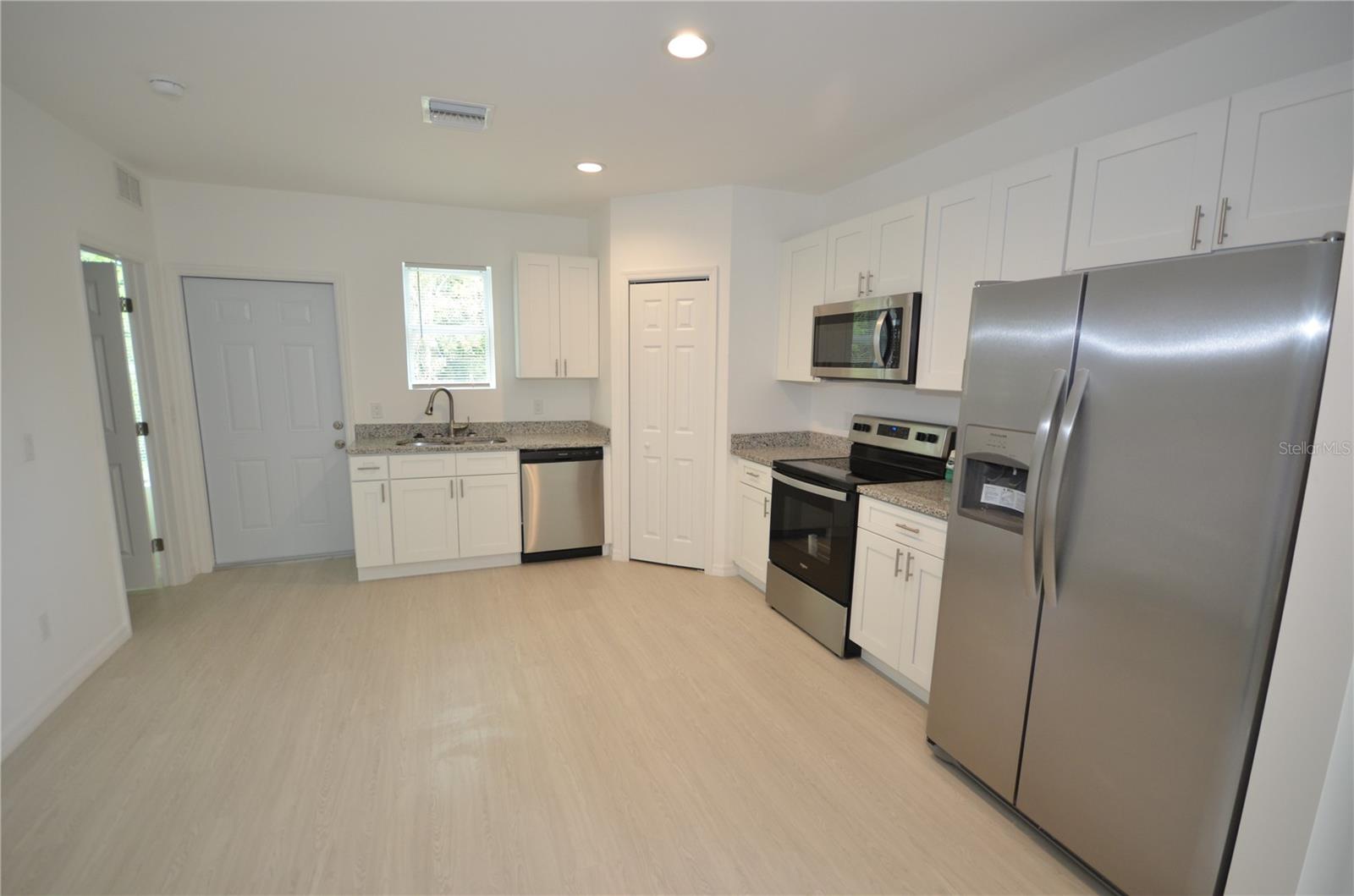 3305 BASSIE CT, FORT MYERS, FL, 33916