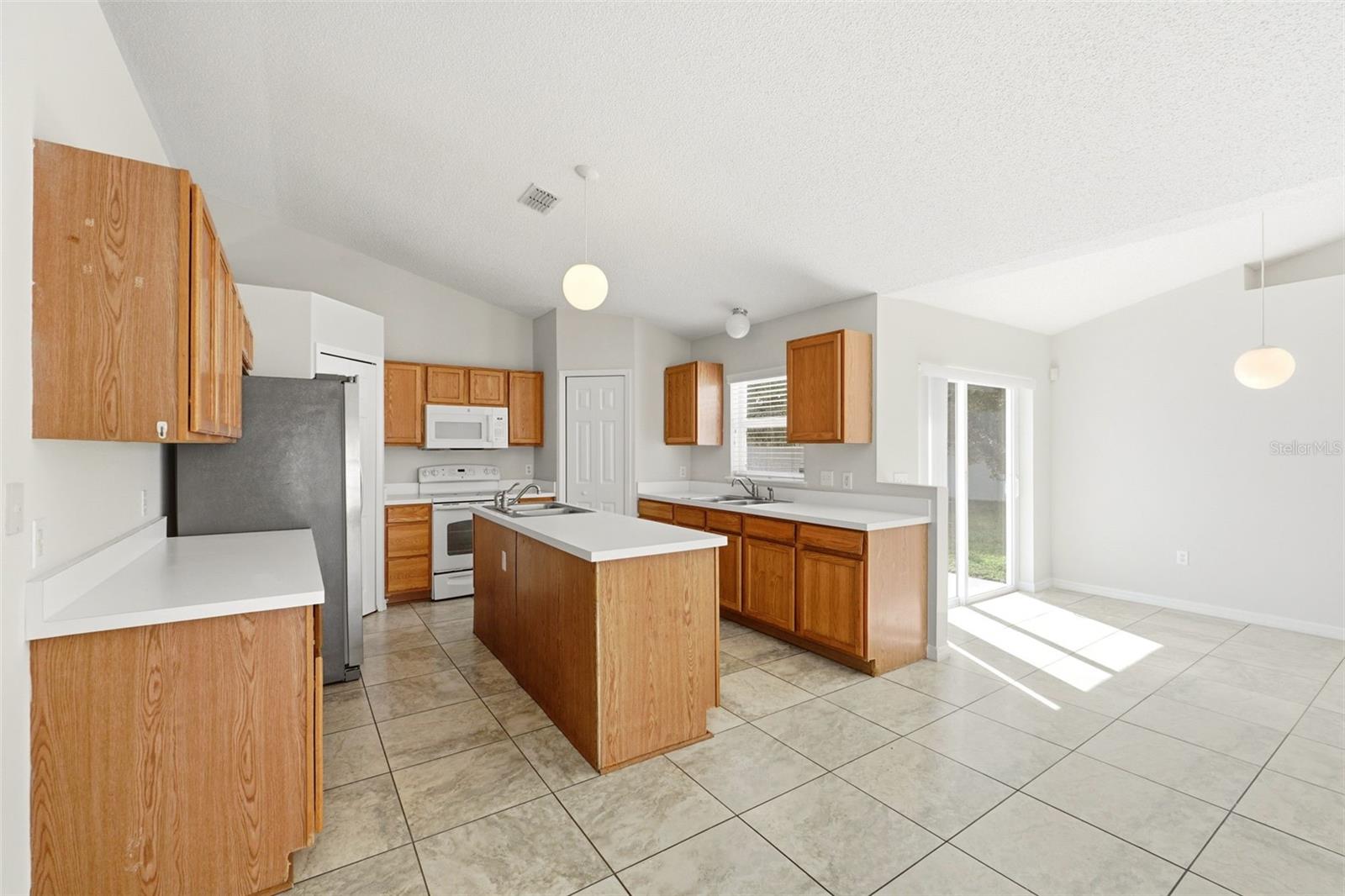 955 LOUVRE CT, KISSIMMEE, FL, 34759