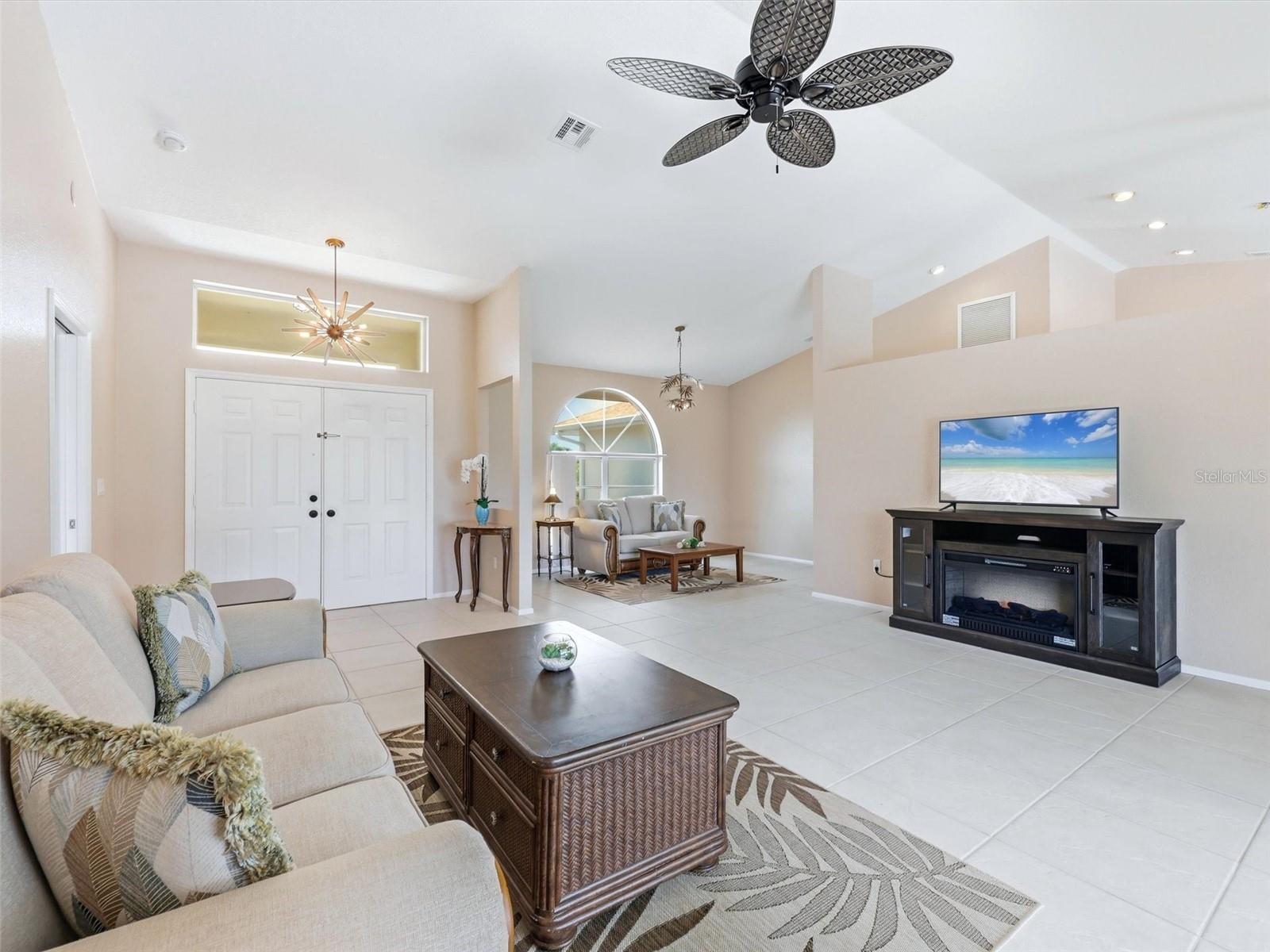 713 ROTONDA CIR, ROTONDA WEST, FL, 33947
