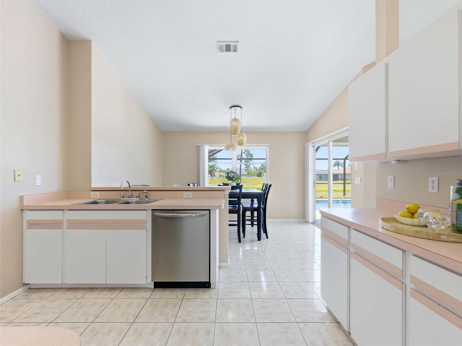 713 ROTONDA CIR, ROTONDA WEST, FL, 33947