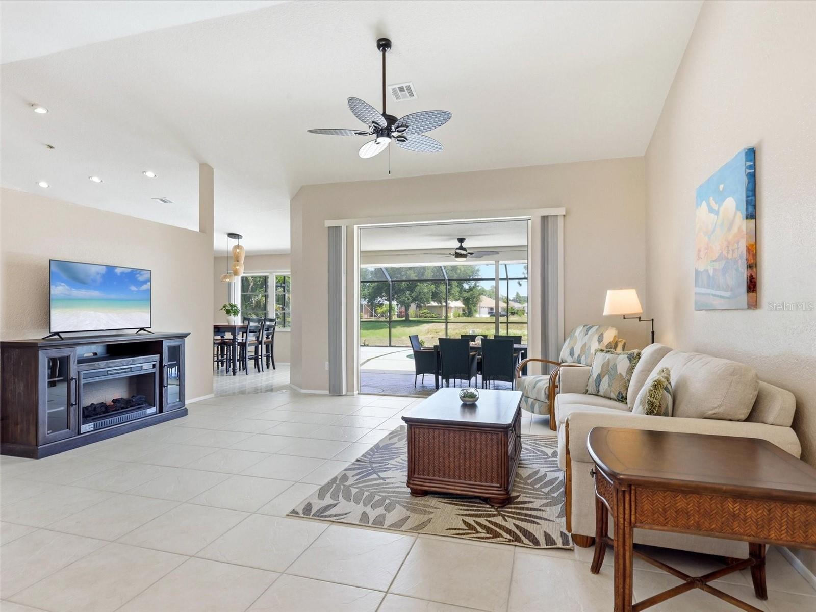 713 ROTONDA CIR, ROTONDA WEST, FL, 33947