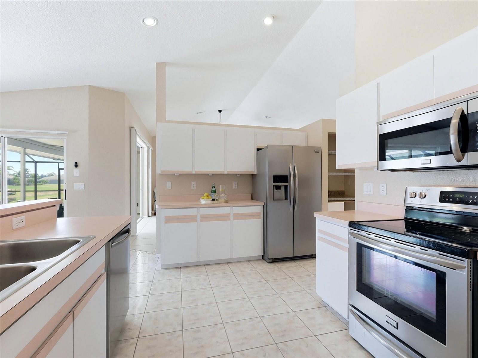713 ROTONDA CIR, ROTONDA WEST, FL, 33947