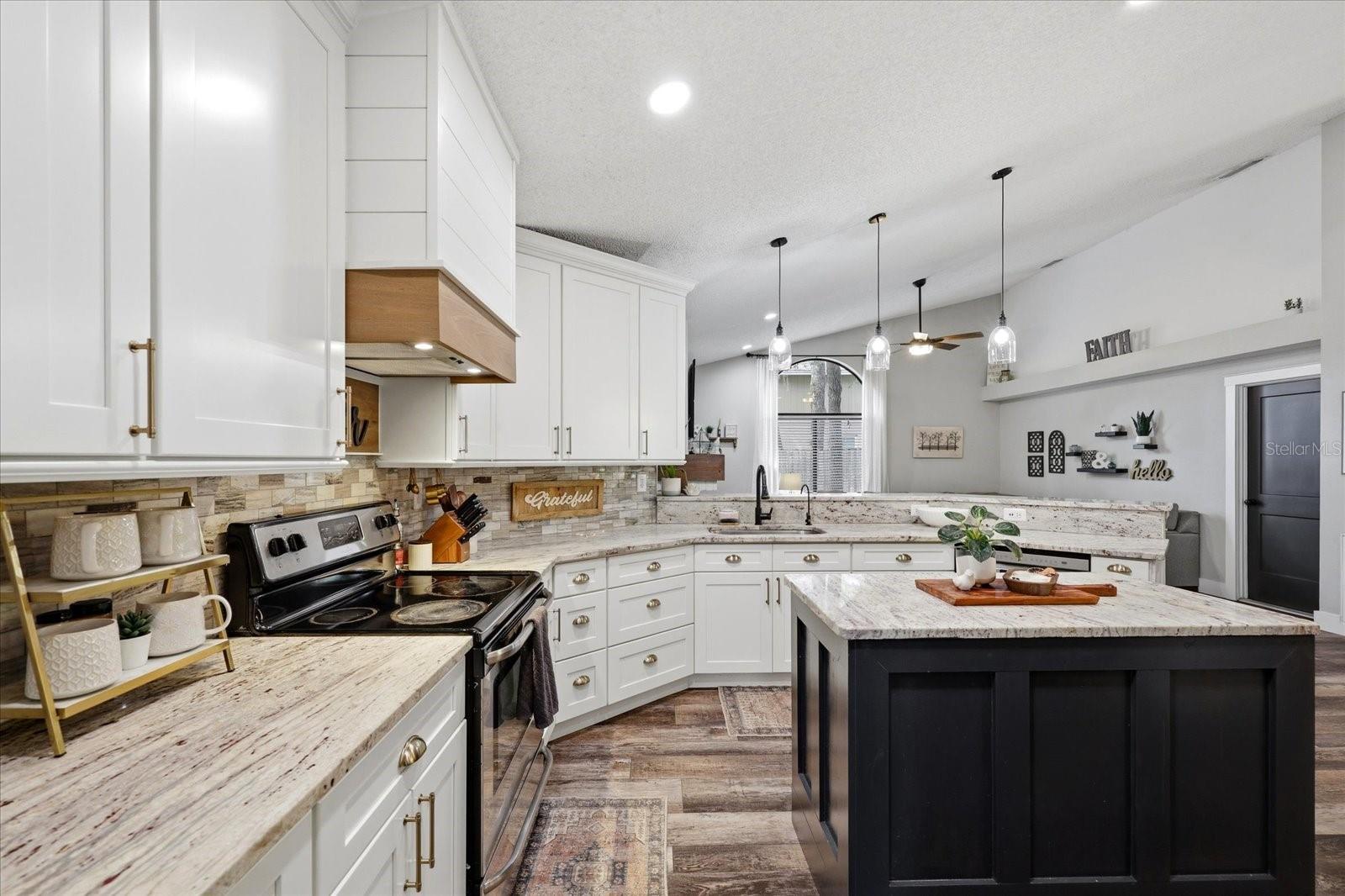 1445 WATERWOOD DR, LUTZ, FL, 33559