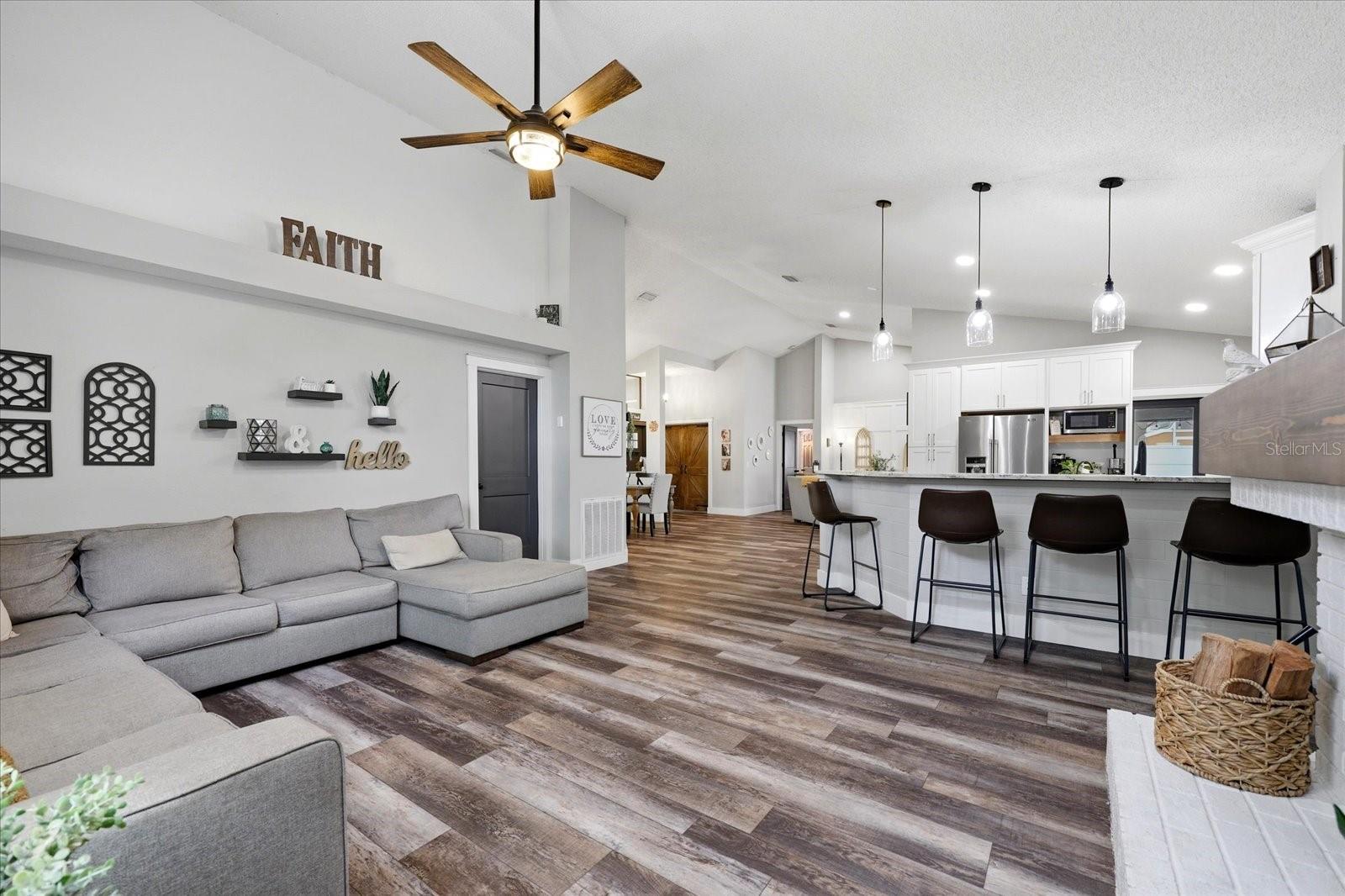 1445 WATERWOOD DR, LUTZ, FL, 33559