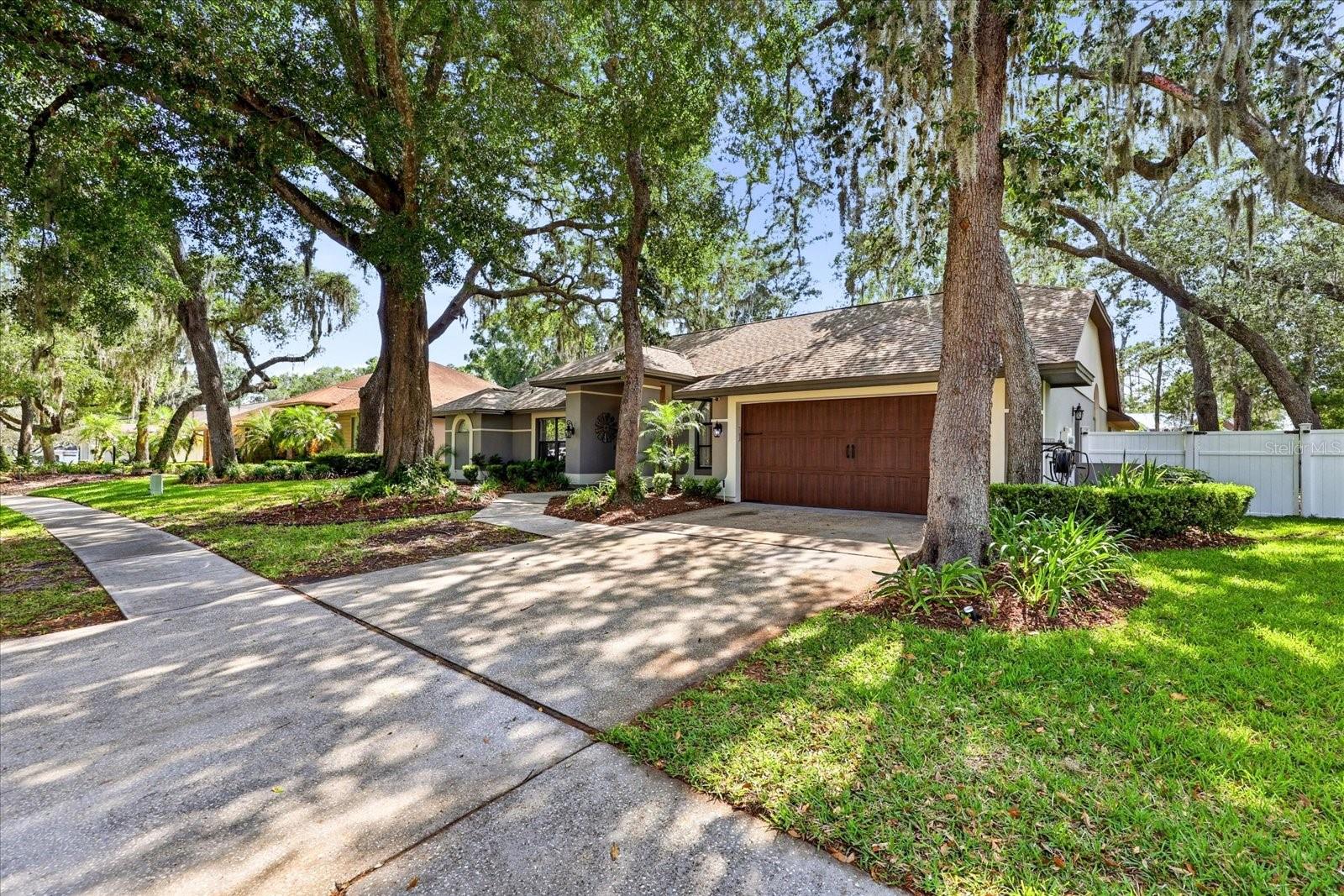 1445 WATERWOOD DR, LUTZ, FL, 33559
