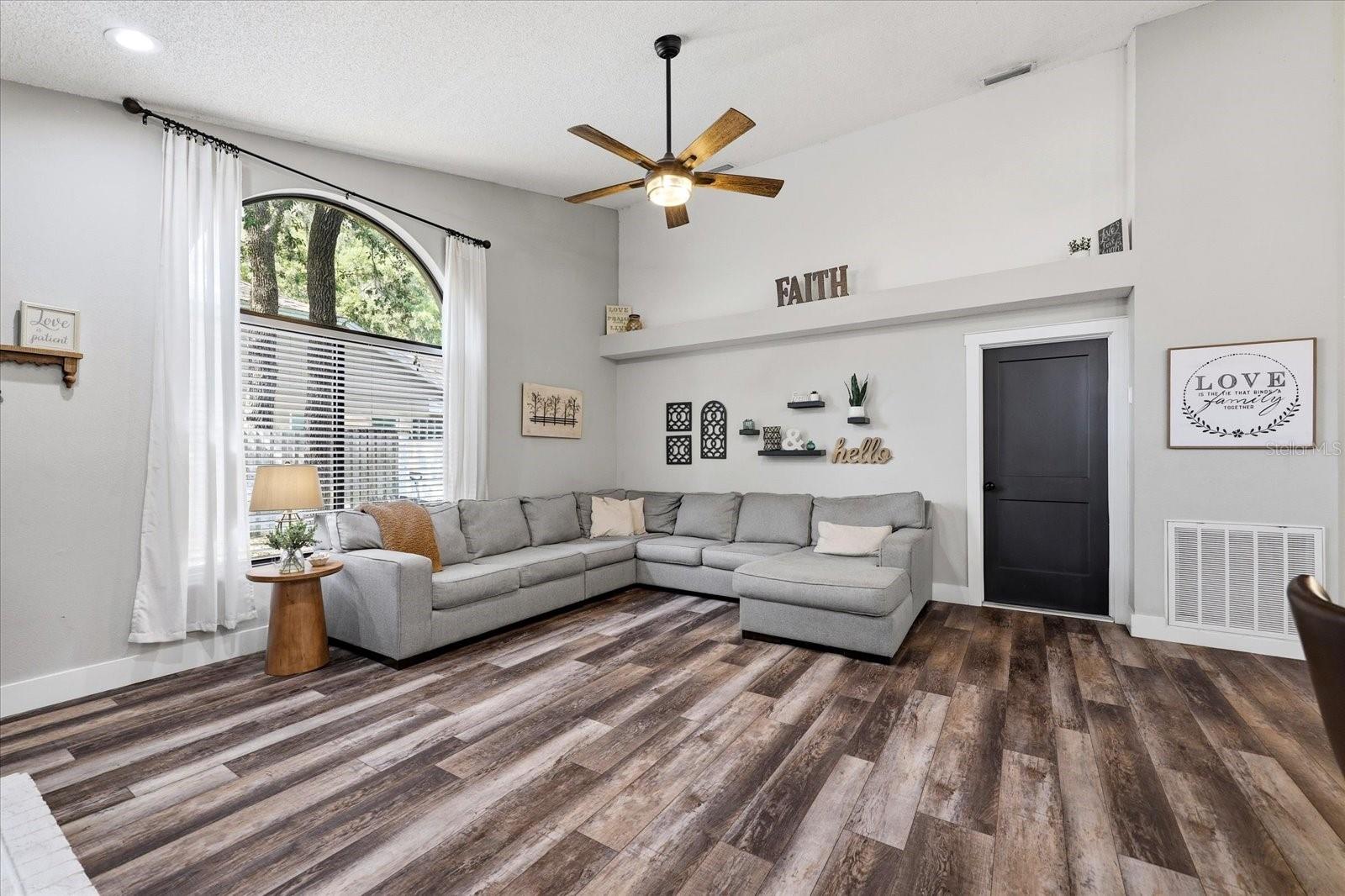 1445 WATERWOOD DR, LUTZ, FL, 33559