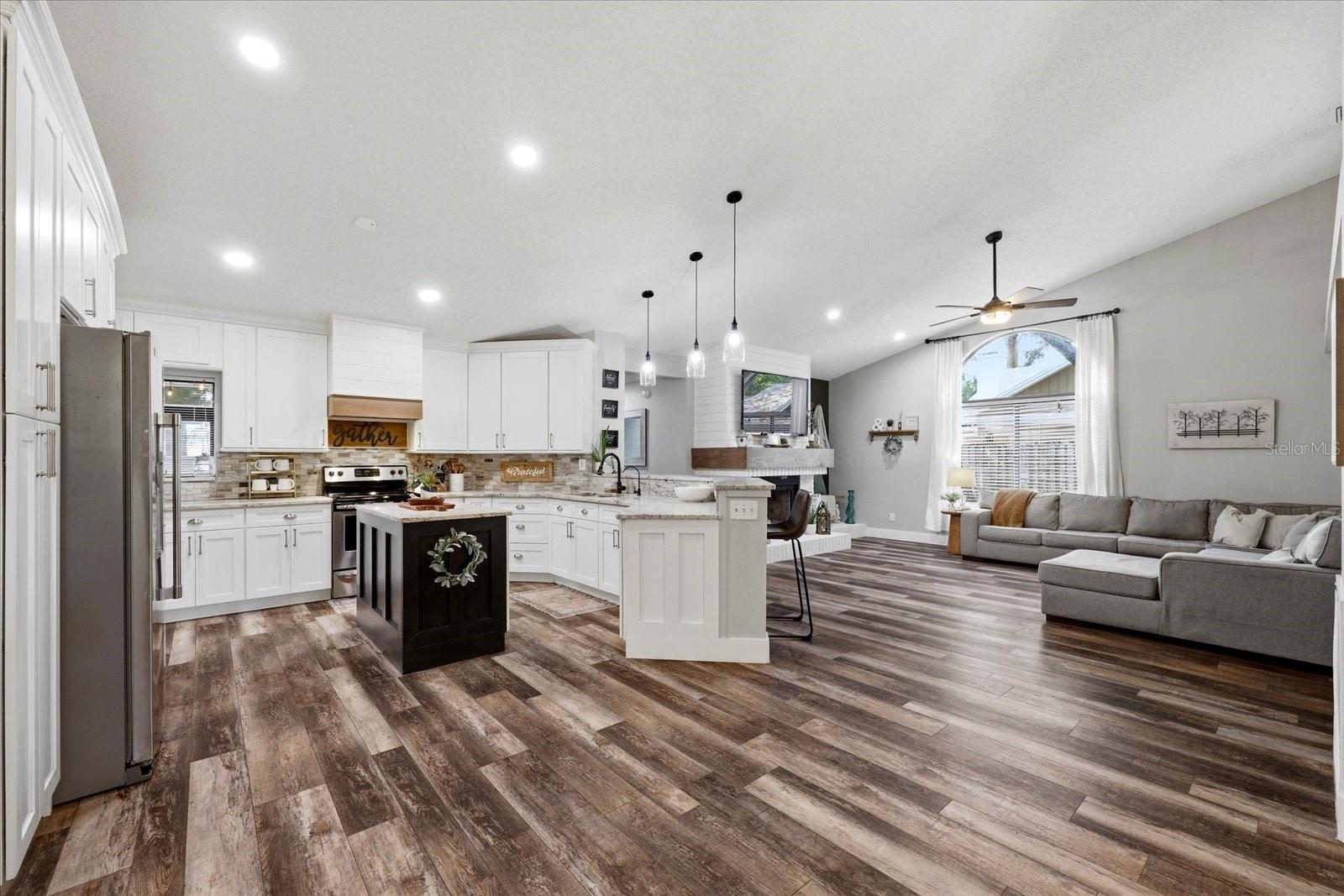 1445 WATERWOOD DR, LUTZ, FL, 33559
