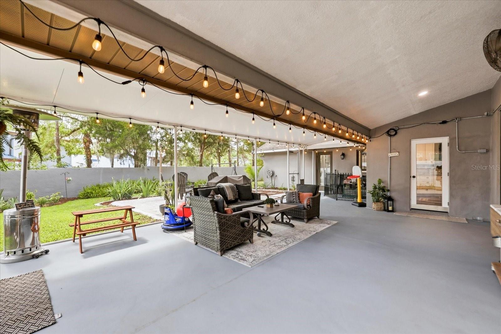 1445 WATERWOOD DR, LUTZ, FL, 33559