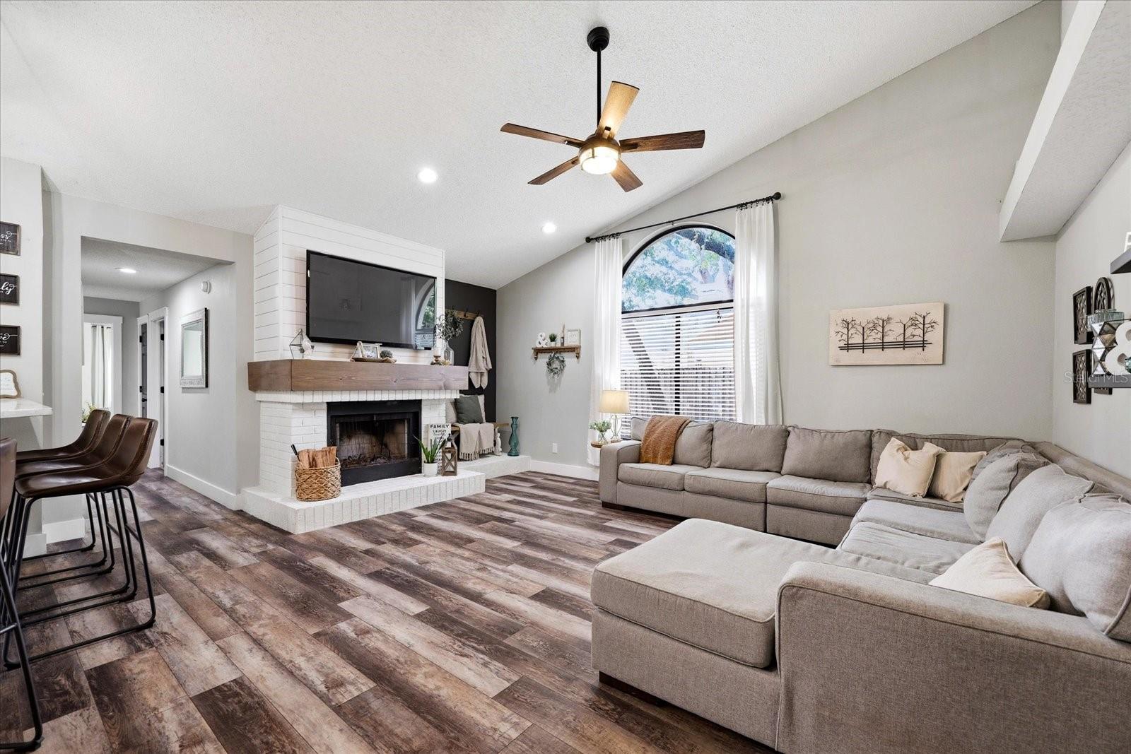 1445 WATERWOOD DR, LUTZ, FL, 33559