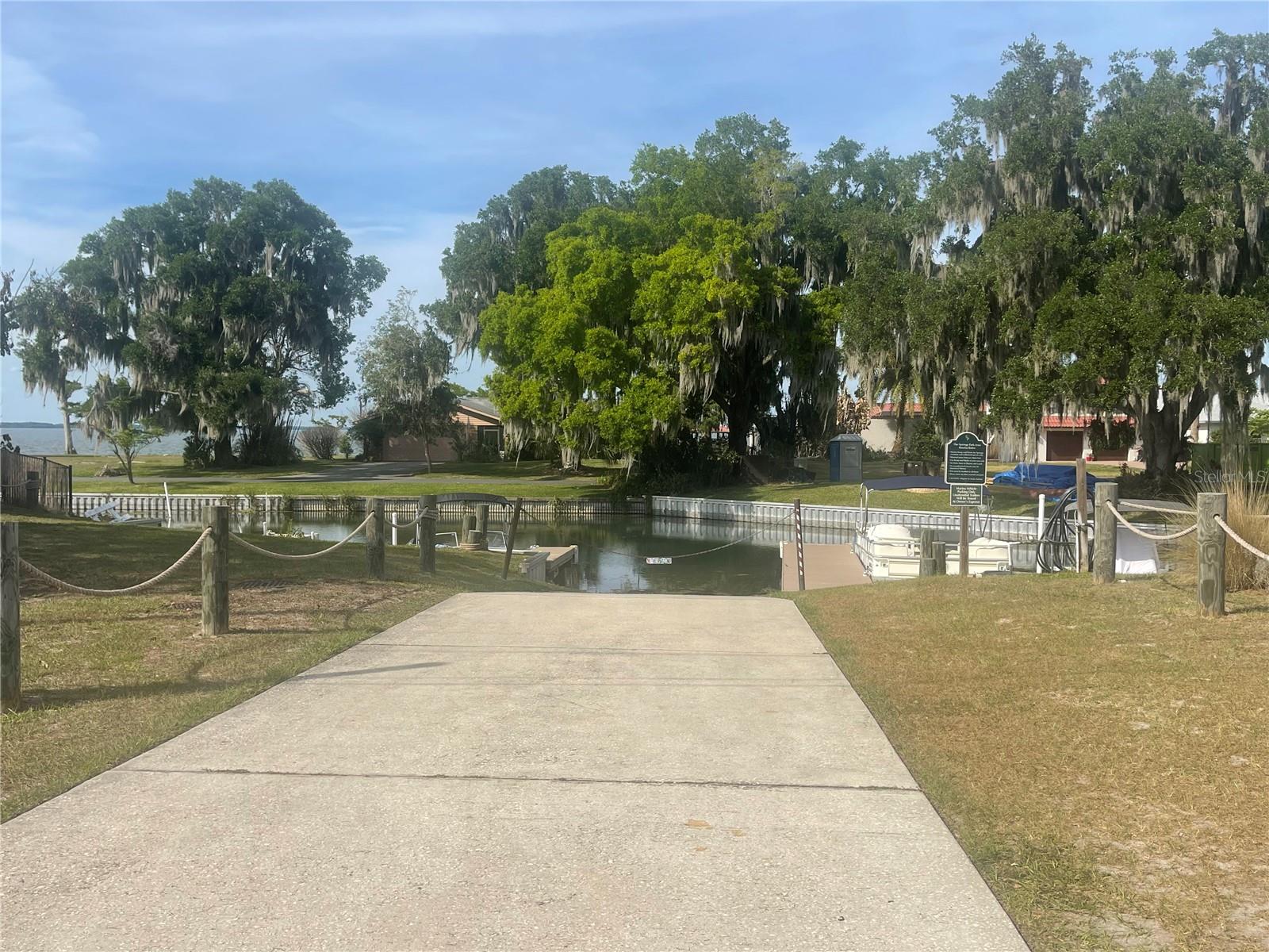 23 LONESOME PINE TRL, YALAHA, FL, 34797