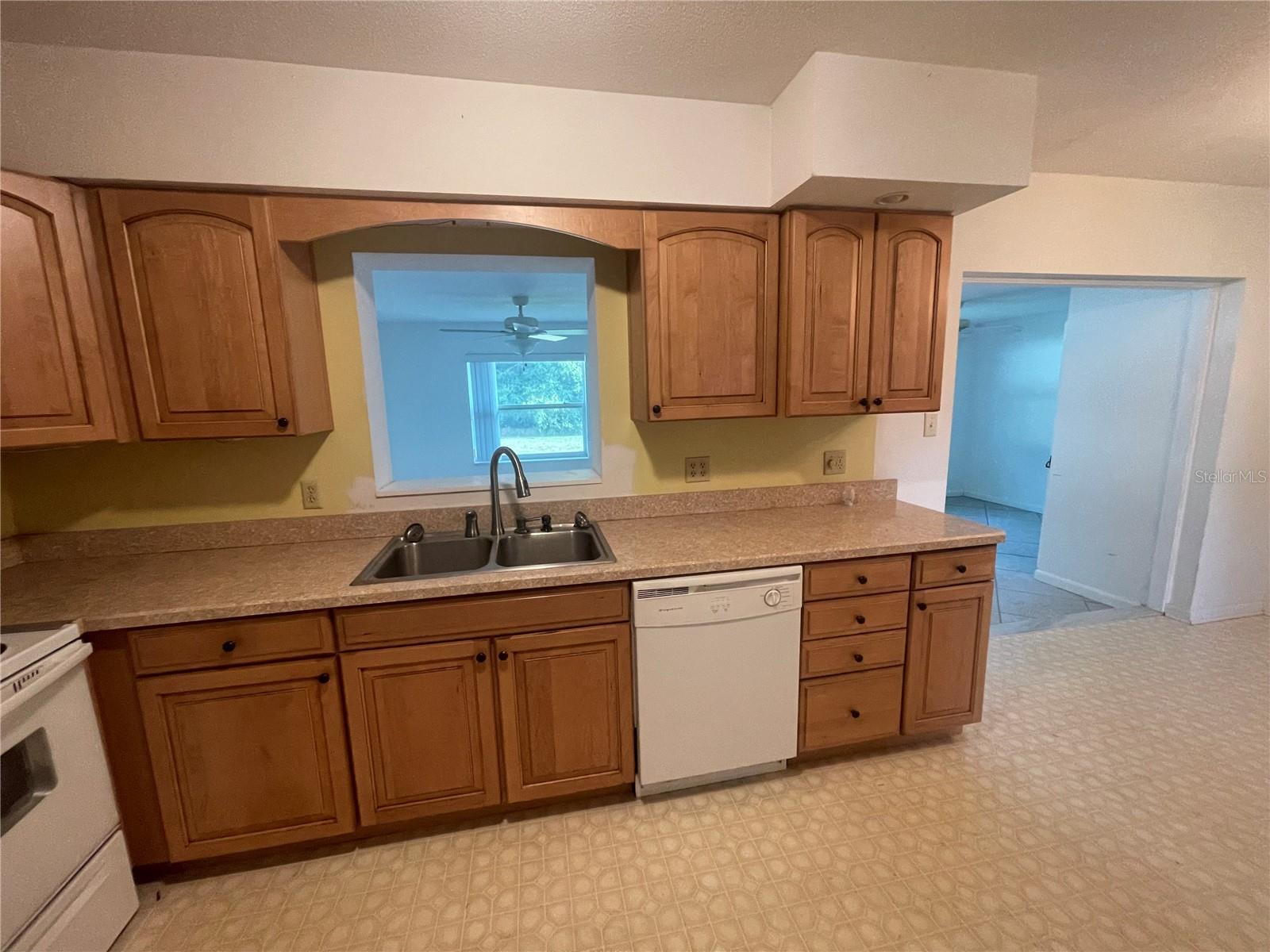 23 LONESOME PINE TRL, YALAHA, FL, 34797