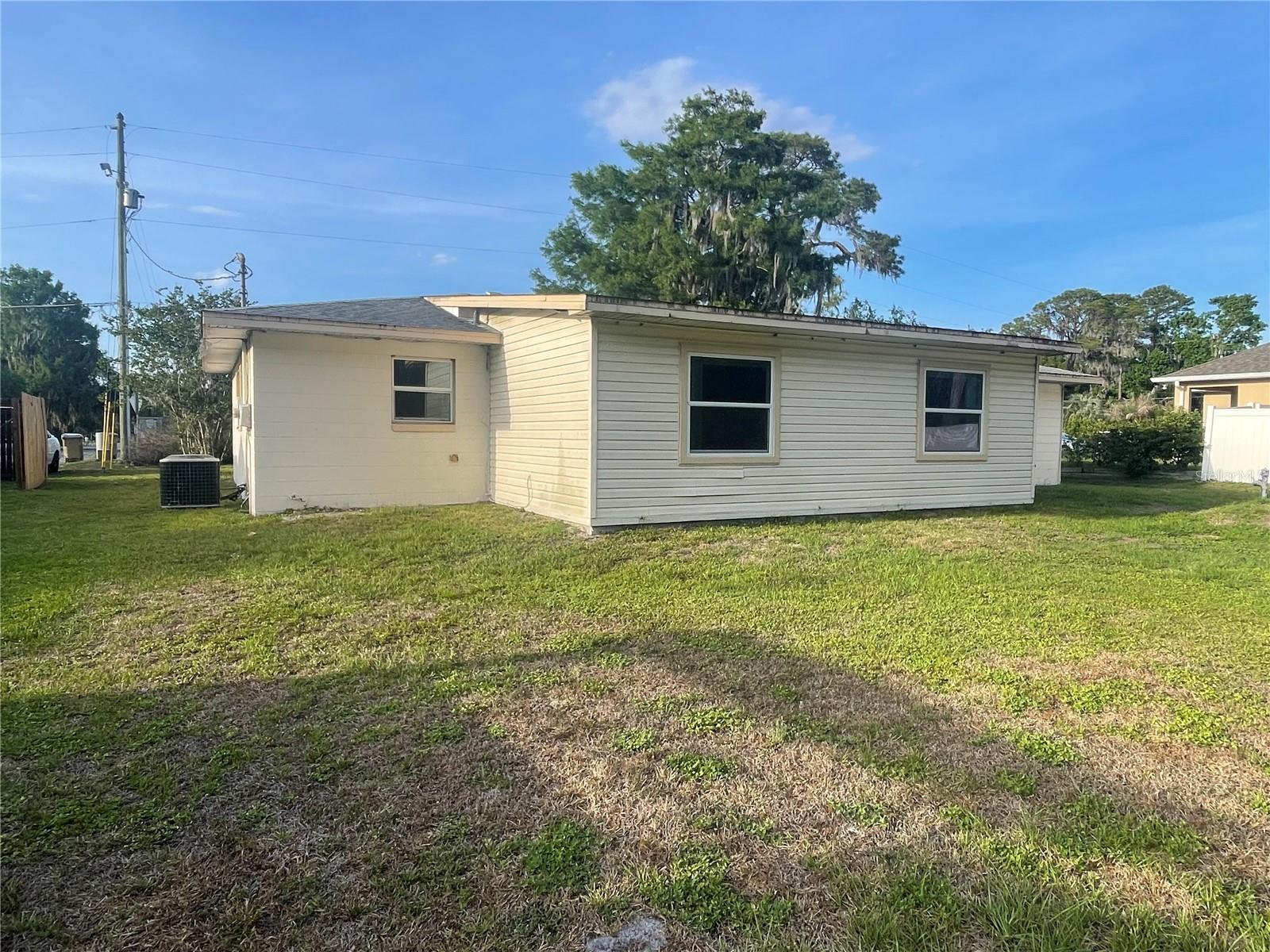 23 LONESOME PINE TRL, YALAHA, FL, 34797