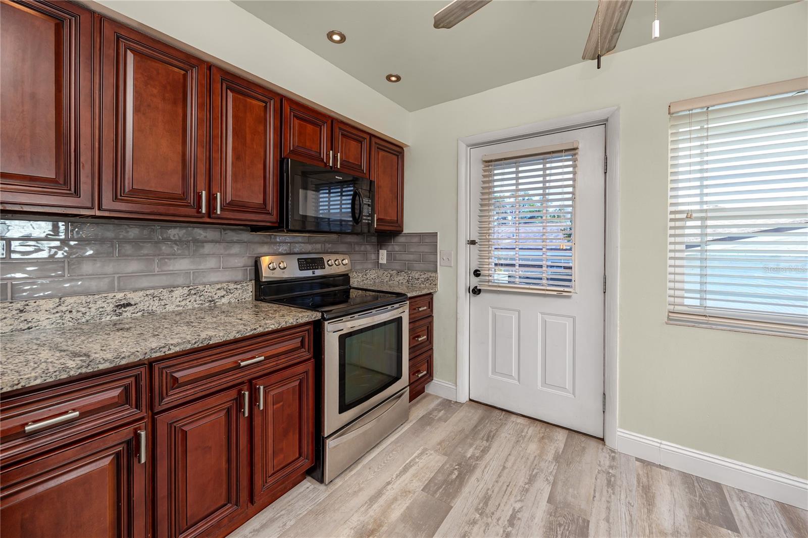 8759 ORIENT WAY NE, ST PETERSBURG, FL, 33702