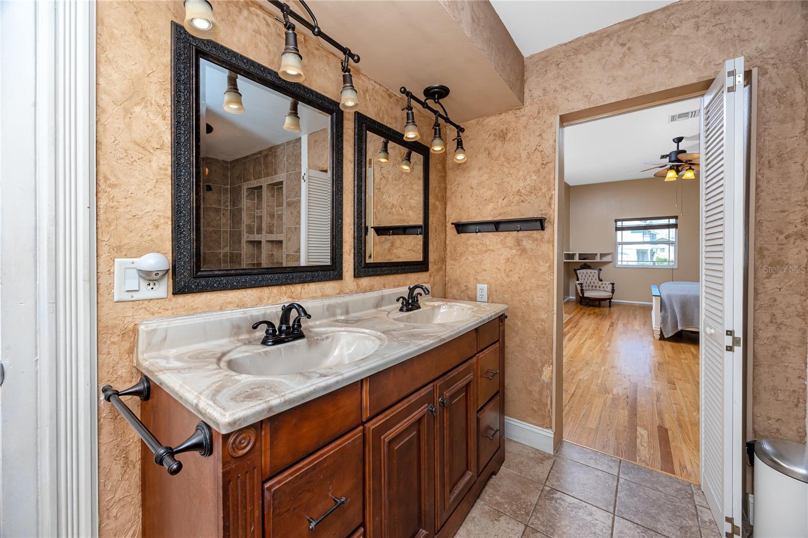 8759 ORIENT WAY NE, ST PETERSBURG, FL, 33702