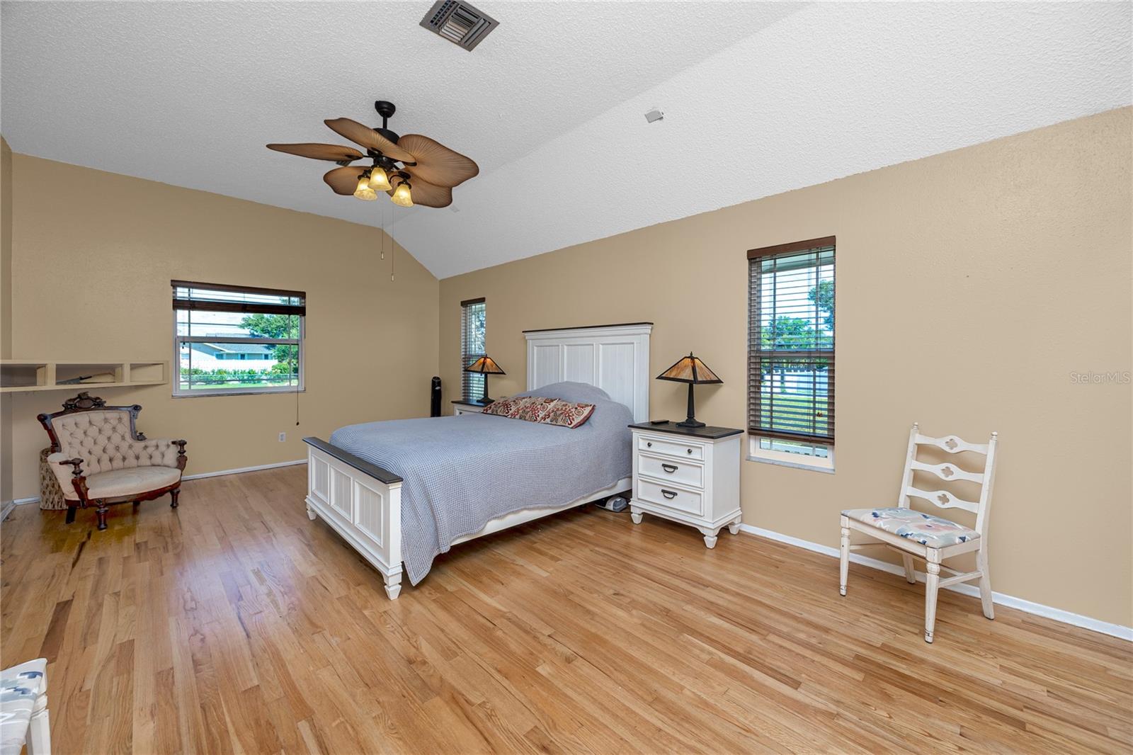 8759 ORIENT WAY NE, ST PETERSBURG, FL, 33702