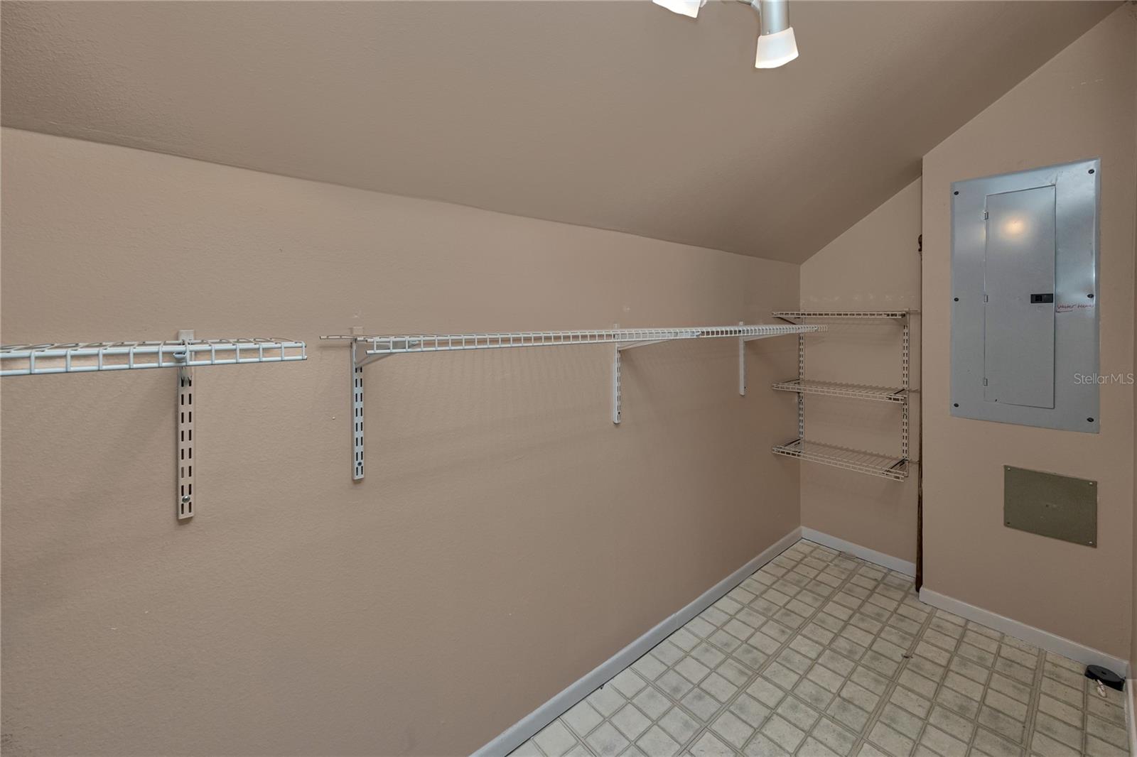 8759 ORIENT WAY NE, ST PETERSBURG, FL, 33702
