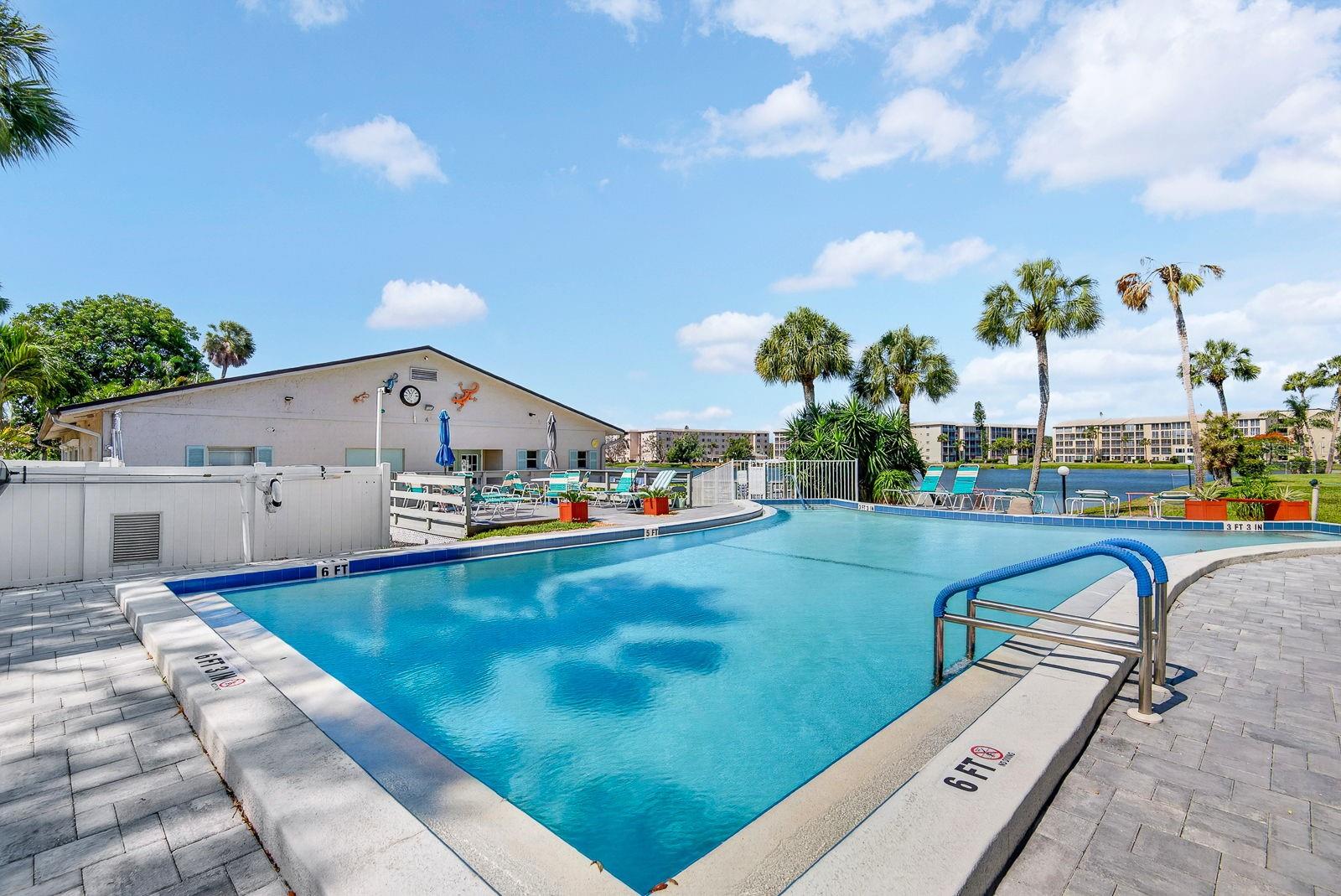 3344 LAKE BAYSHORE DR #P205, BRADENTON, FL, 34205