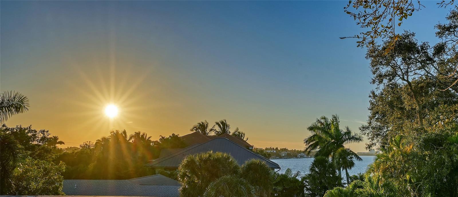 1537 SIESTA DR, SARASOTA, FL, 34239