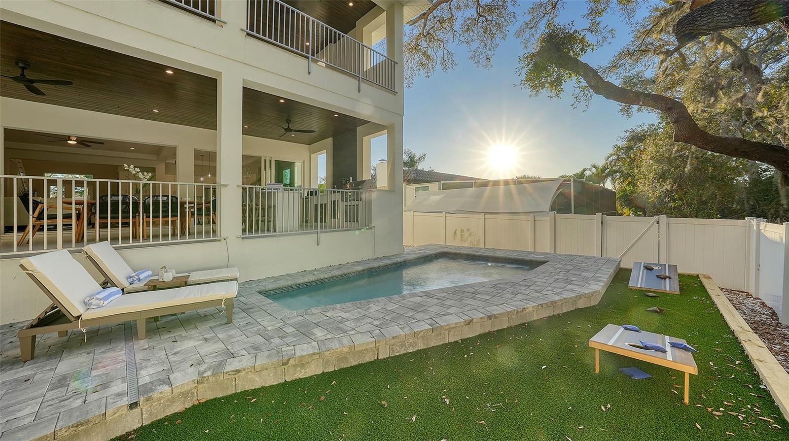 1537 SIESTA DR, SARASOTA, FL, 34239