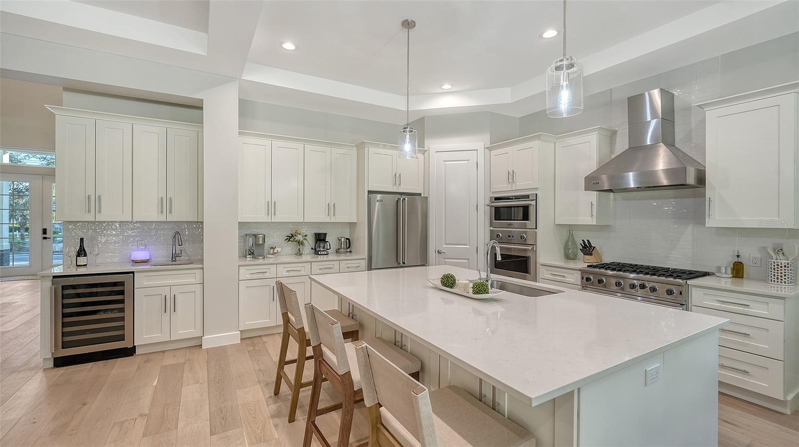 1537 SIESTA DR, SARASOTA, FL, 34239